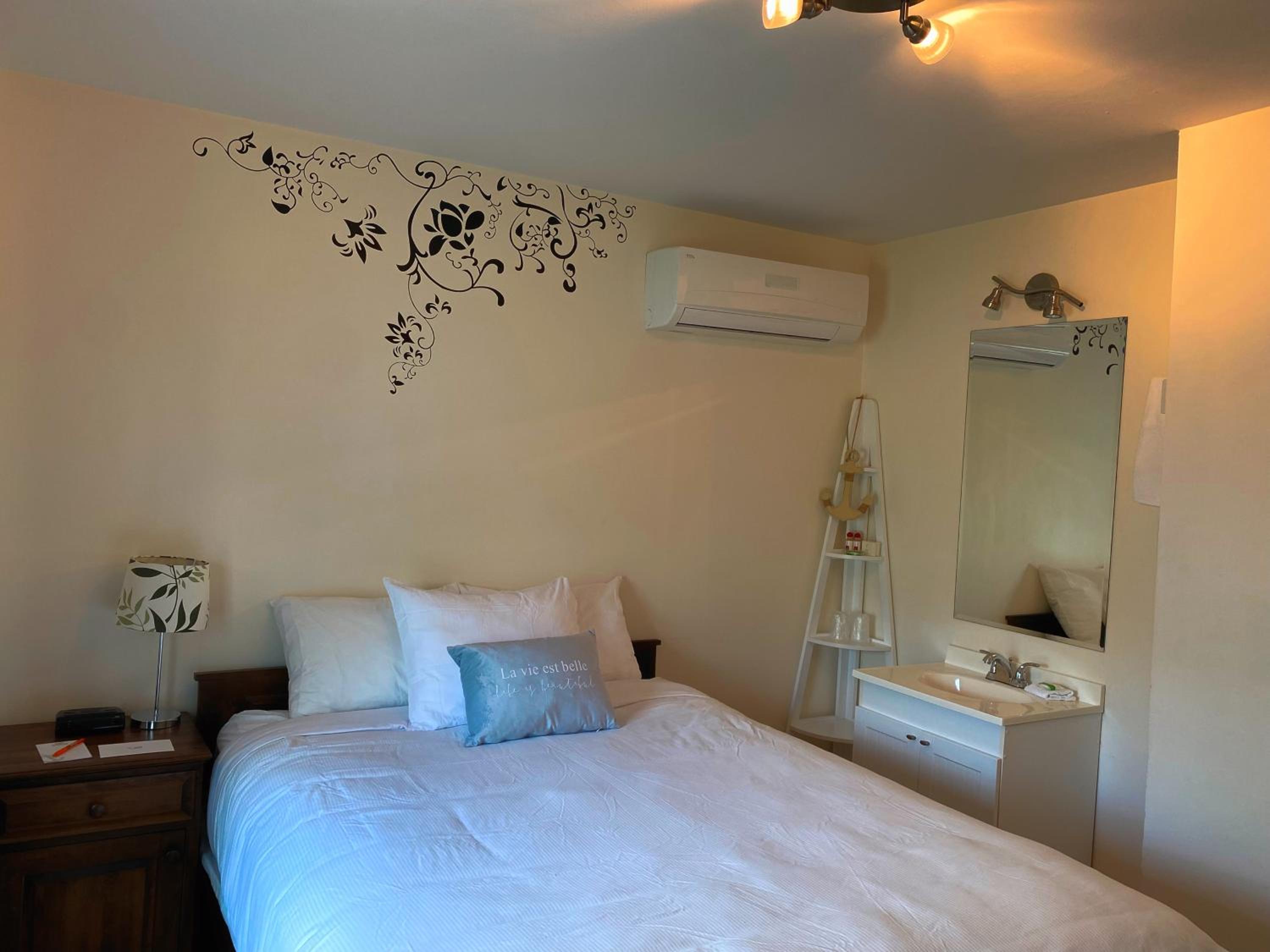 Queen Room photo 3
