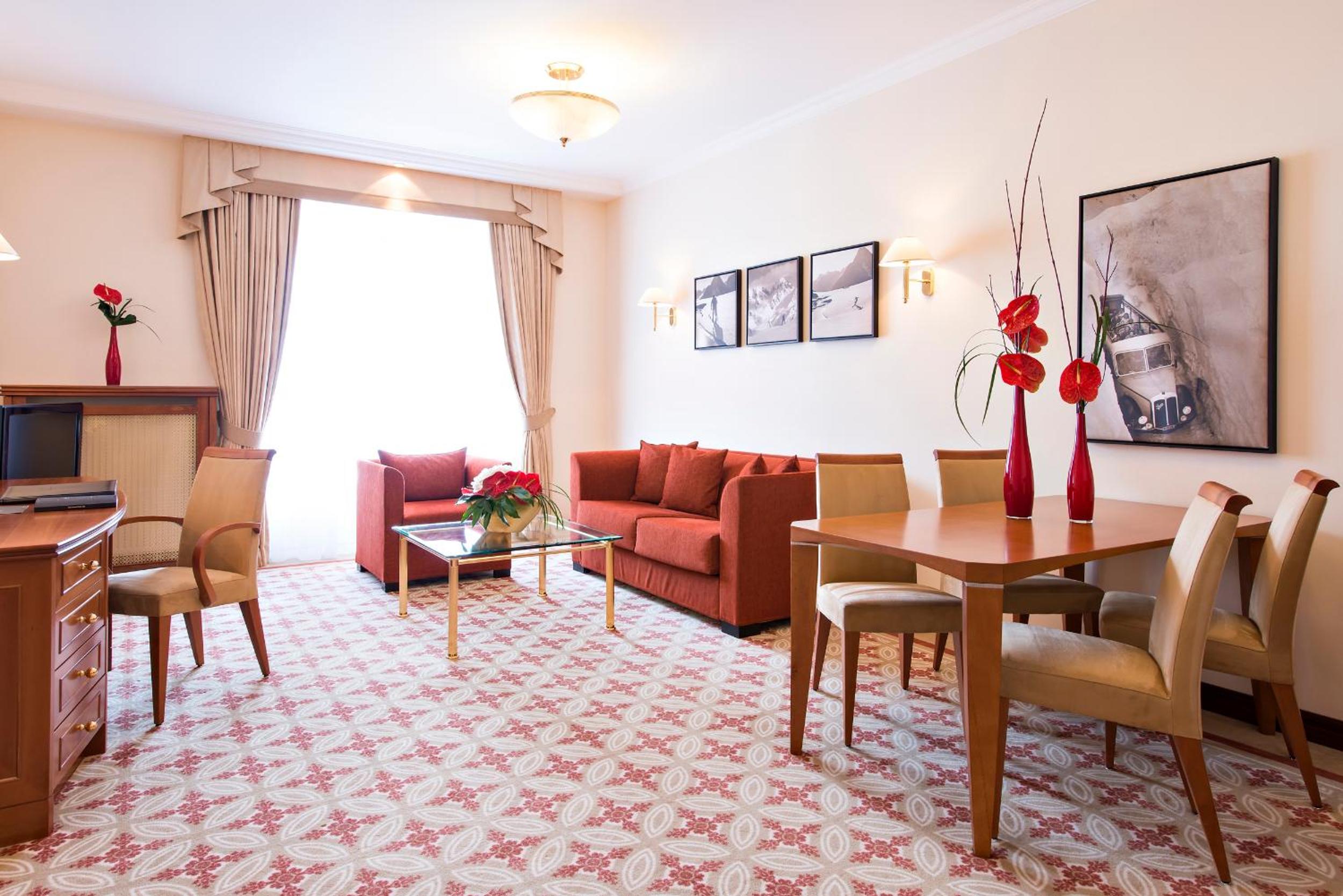 Deluxe One Bedroom Suite