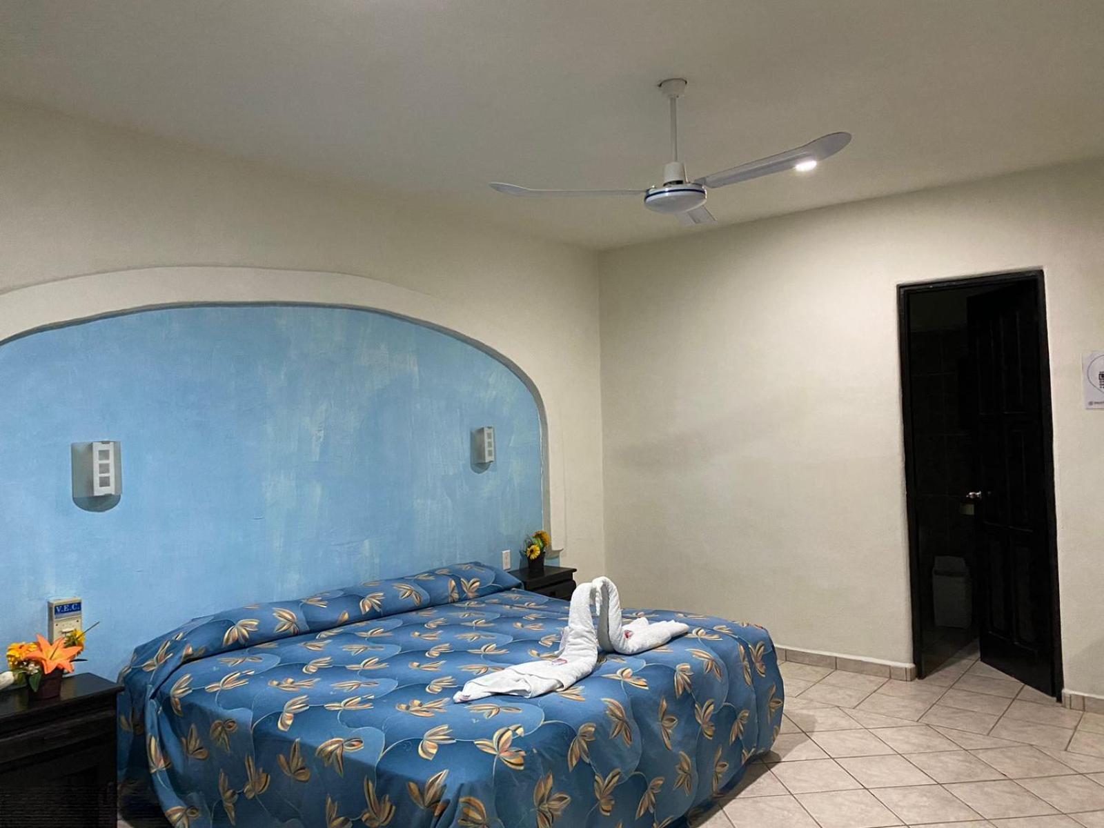 Deluxe King Suite photo 1