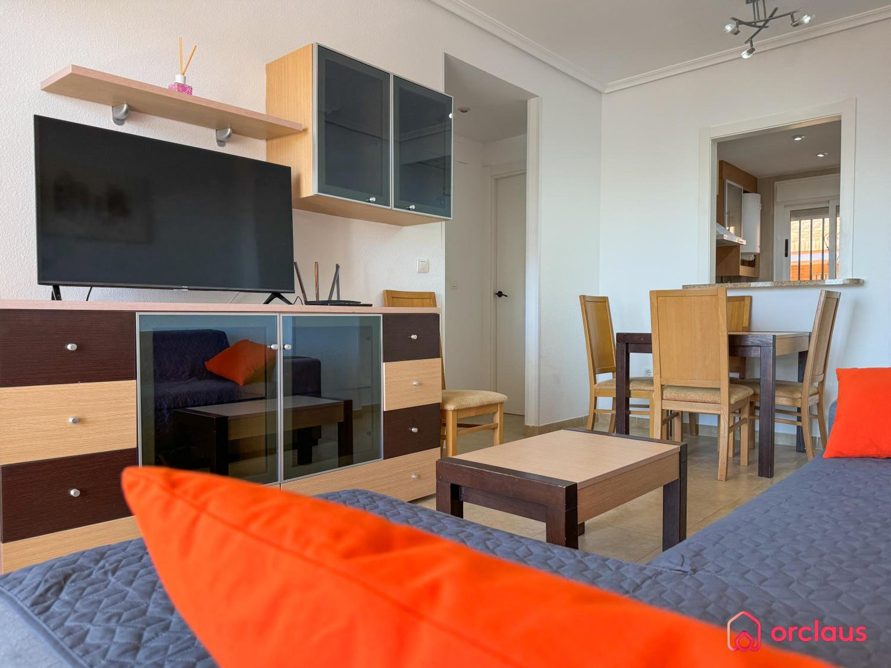 Apartamento de dos habitaciones con terraza y vista al mar