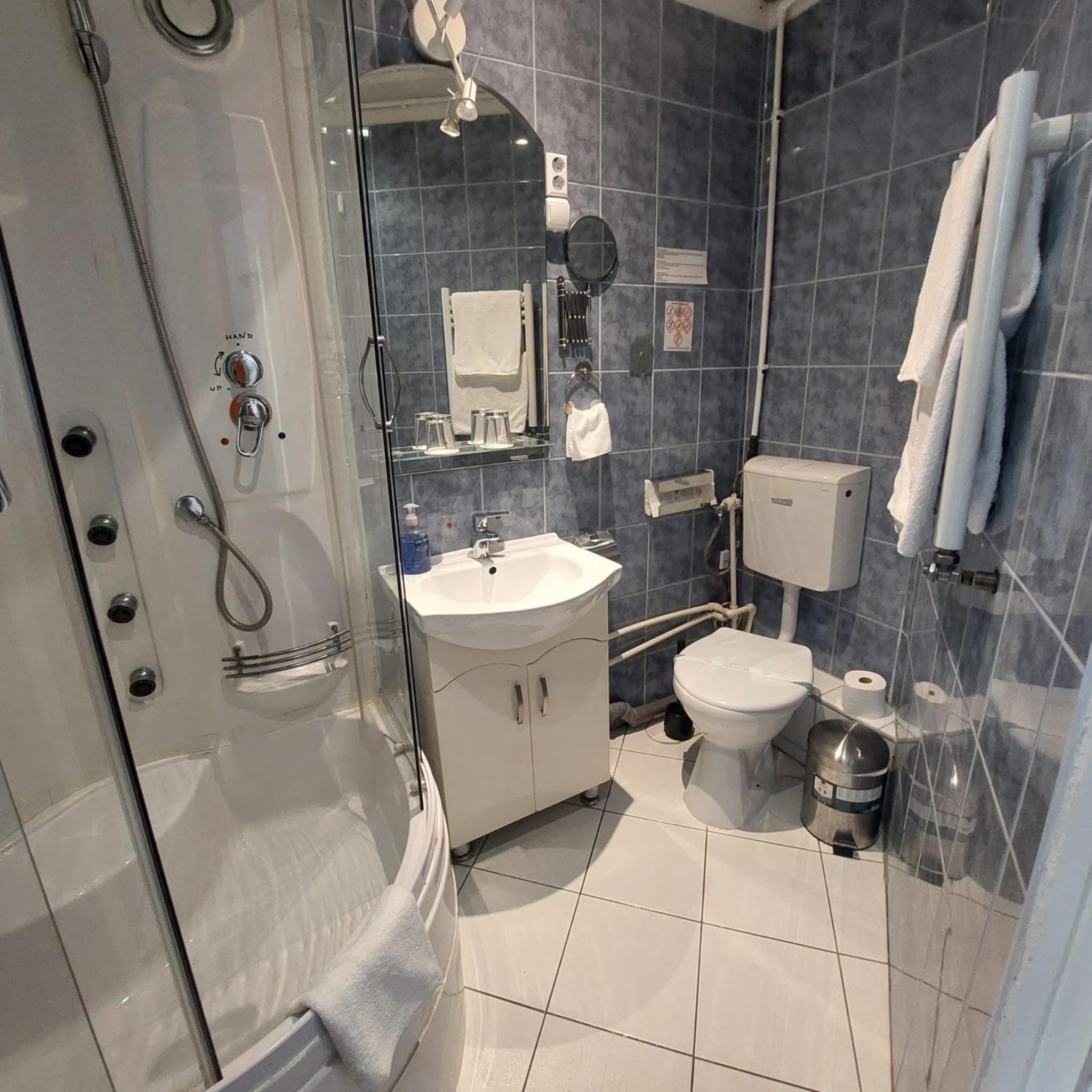 Double Room - Photo 17