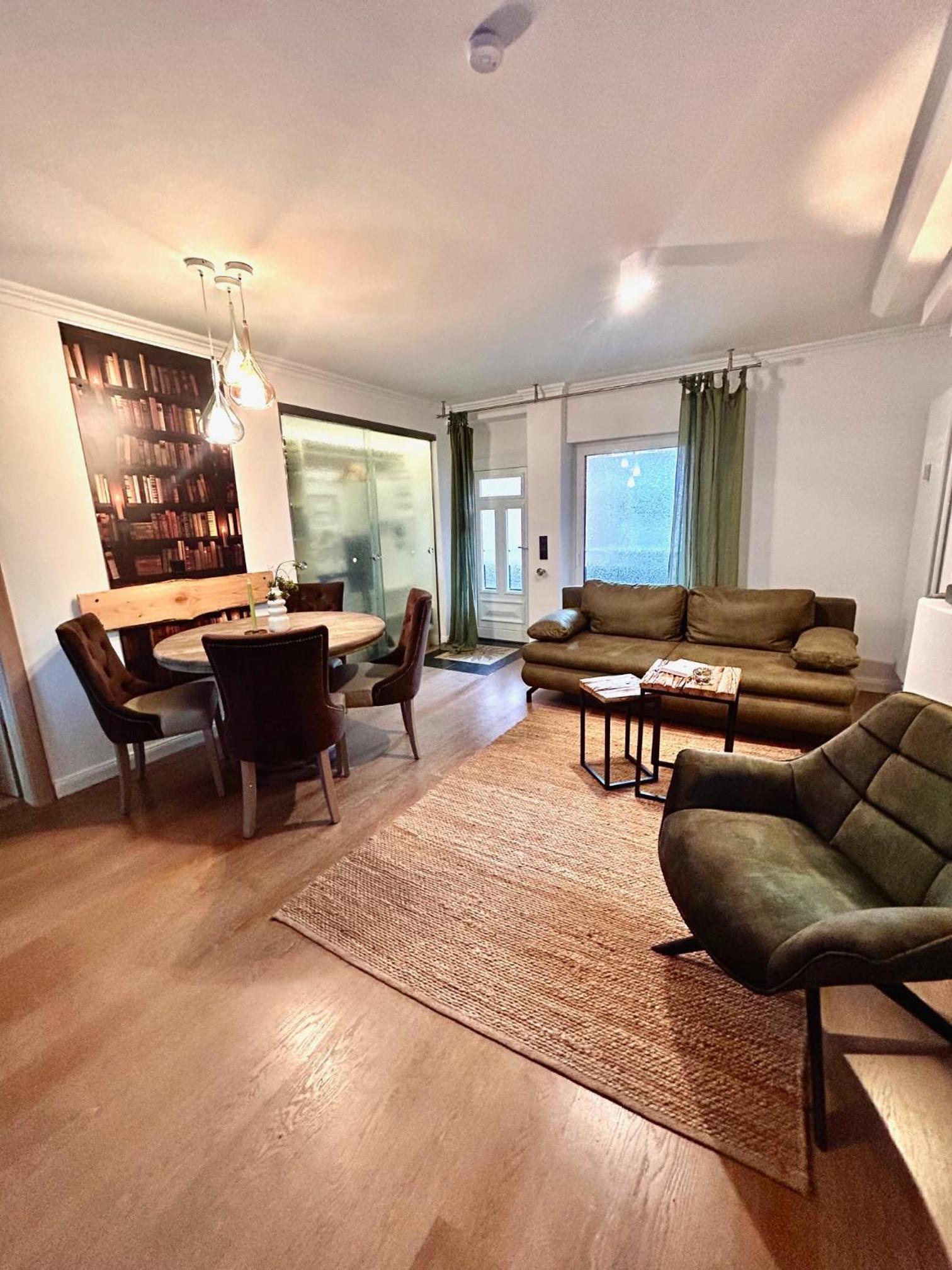 Deluxe One-Bedroom Apartment with City View photo 1