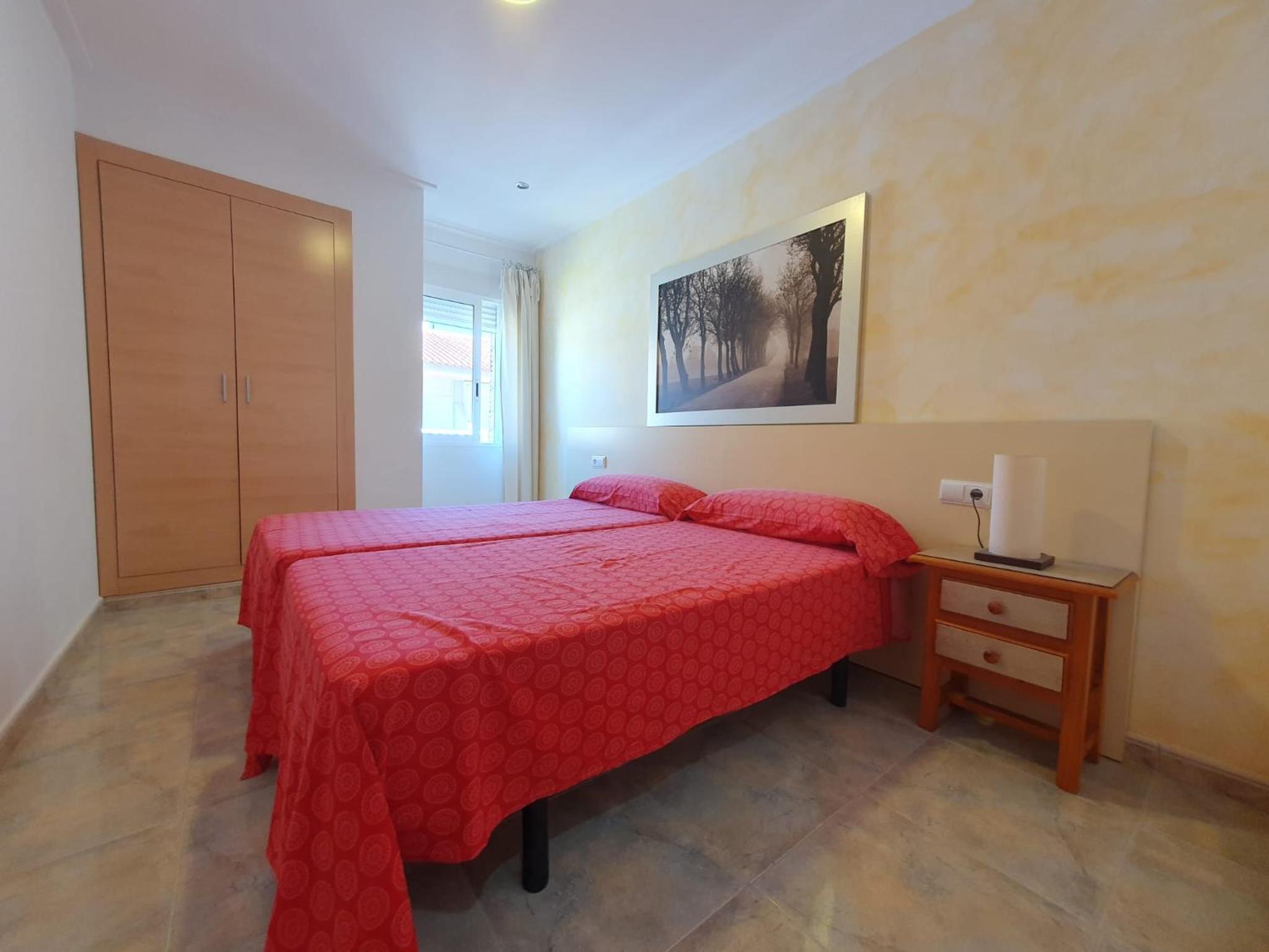 Apartamento de tres habitaciones con balcón