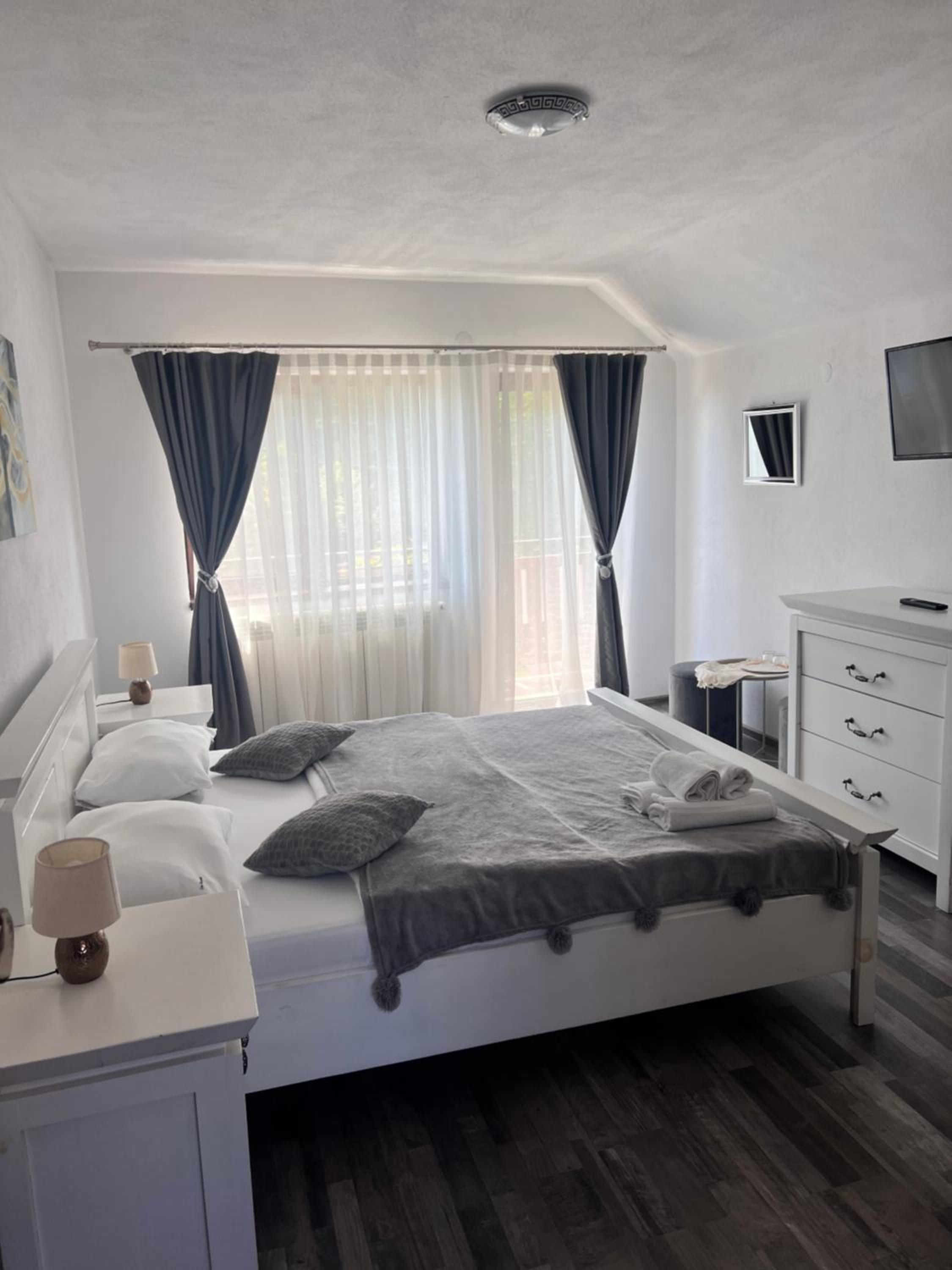 Double Room with Mountain View - Photo 1