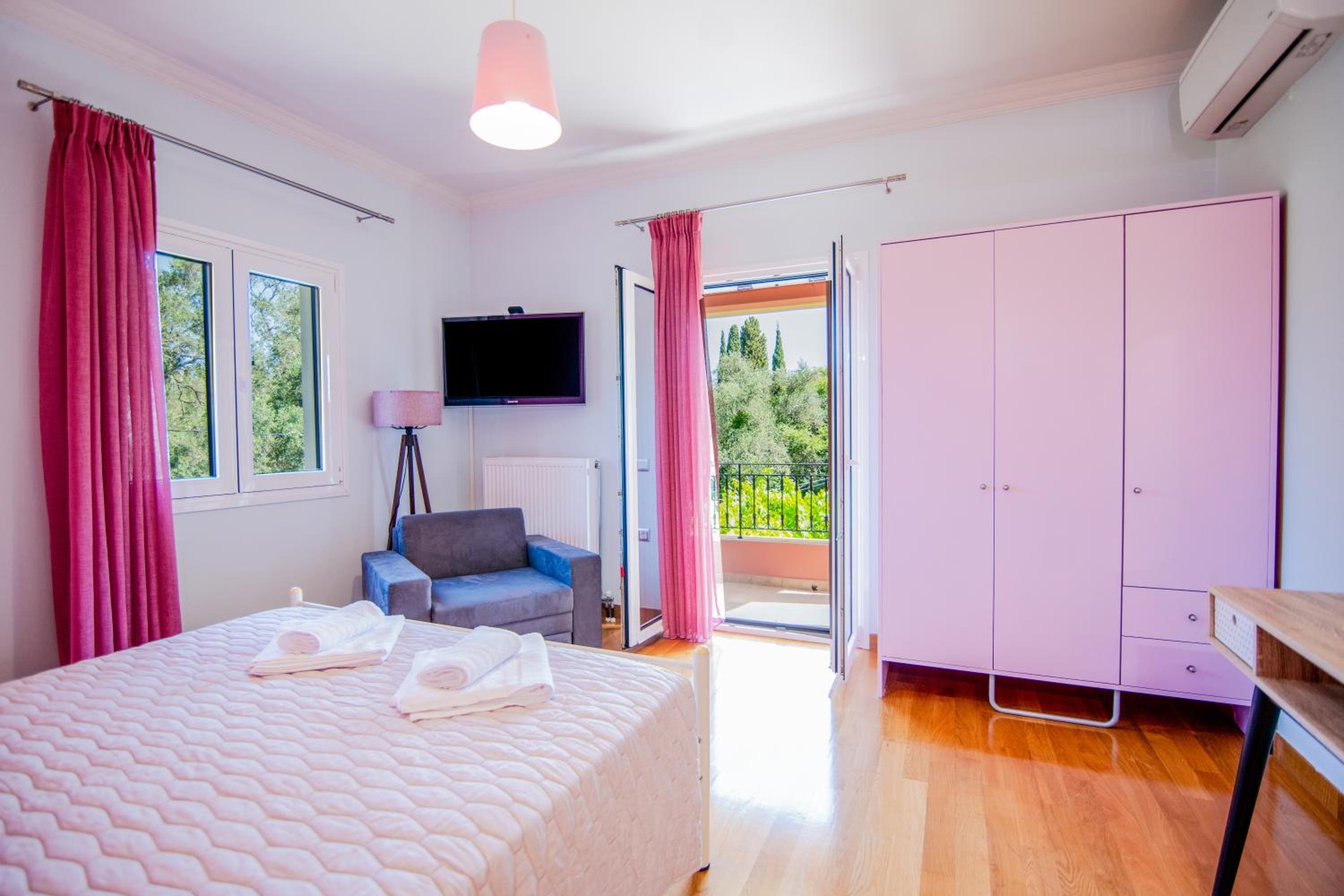 Three-Bedroom House photo 3