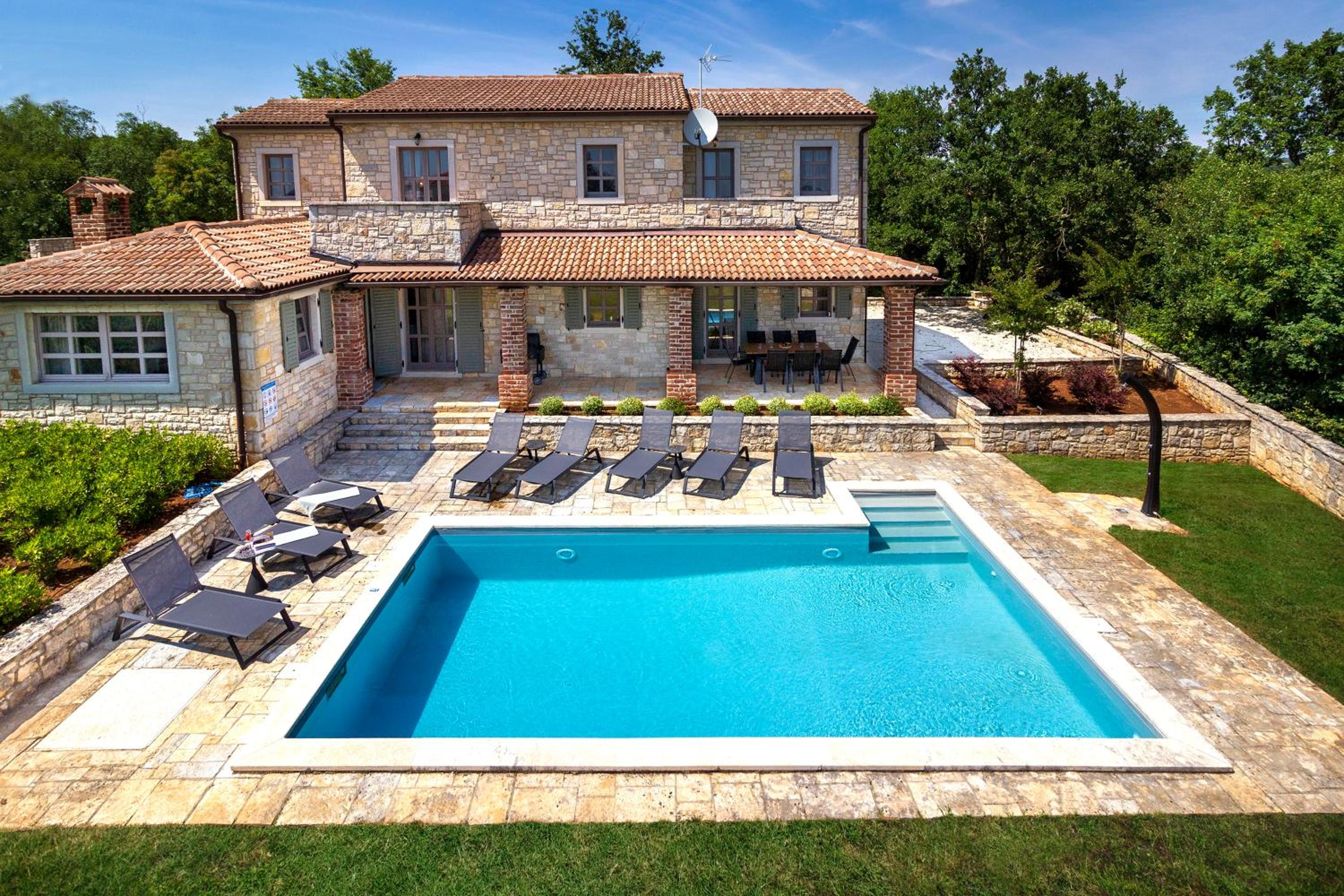 Villa photo 2