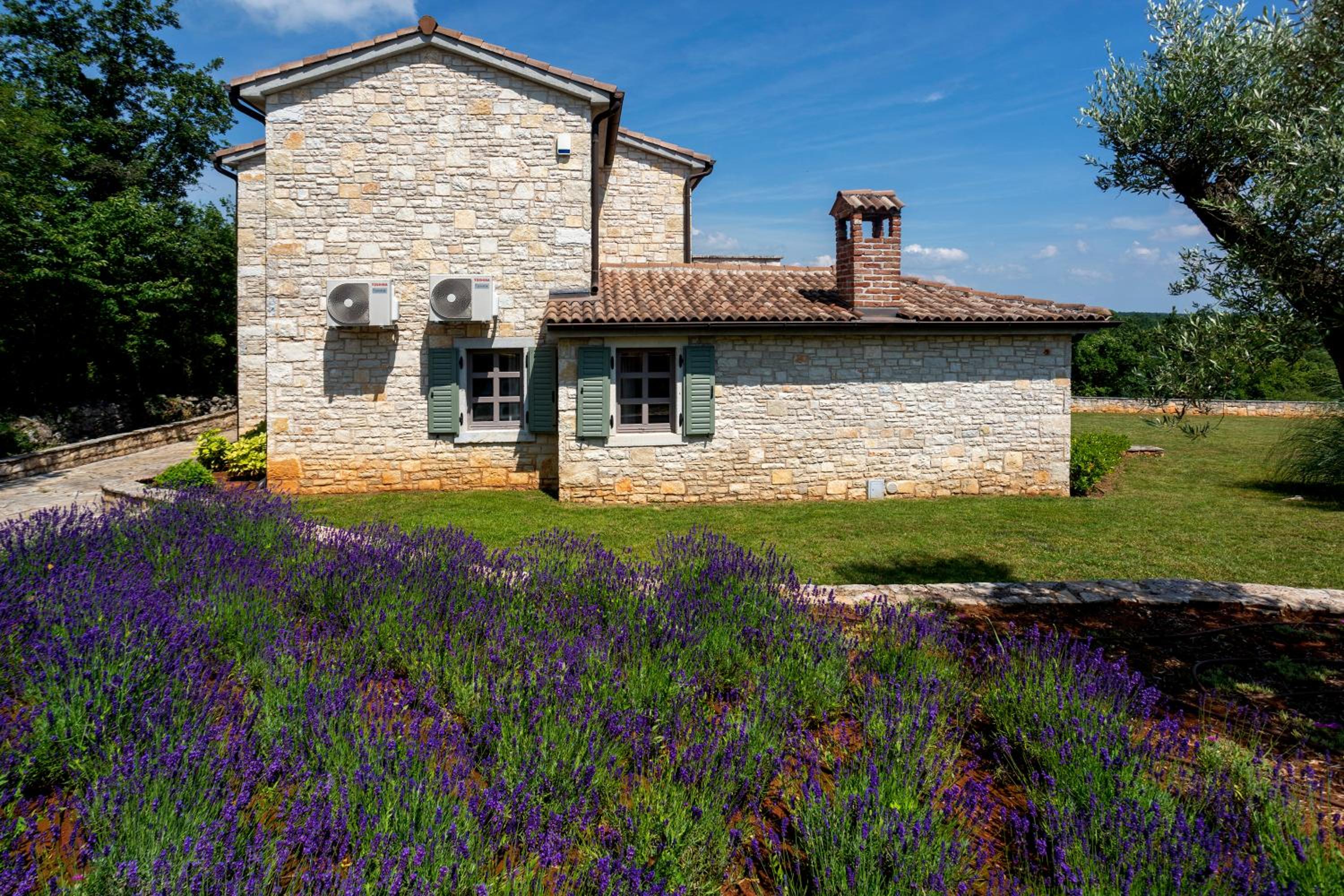 Villa photo 3