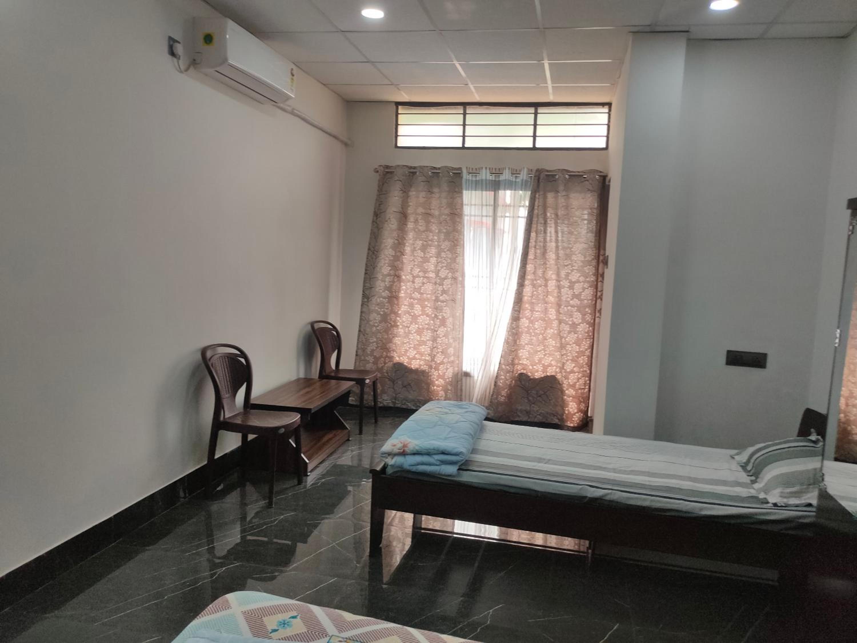 Deluxe Double Room (2 Adults + 1 Child) photo 2