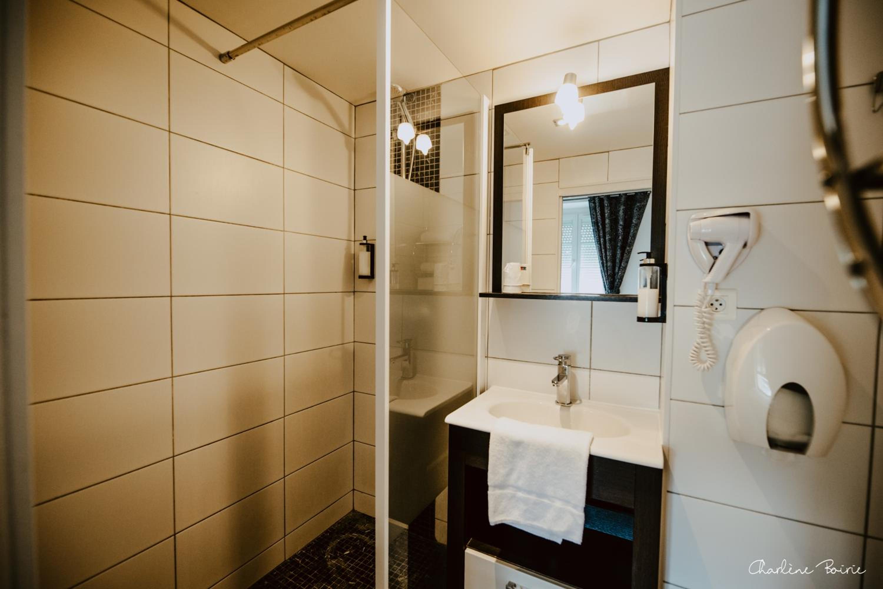 Classic Double or Twin Room - Photo 8
