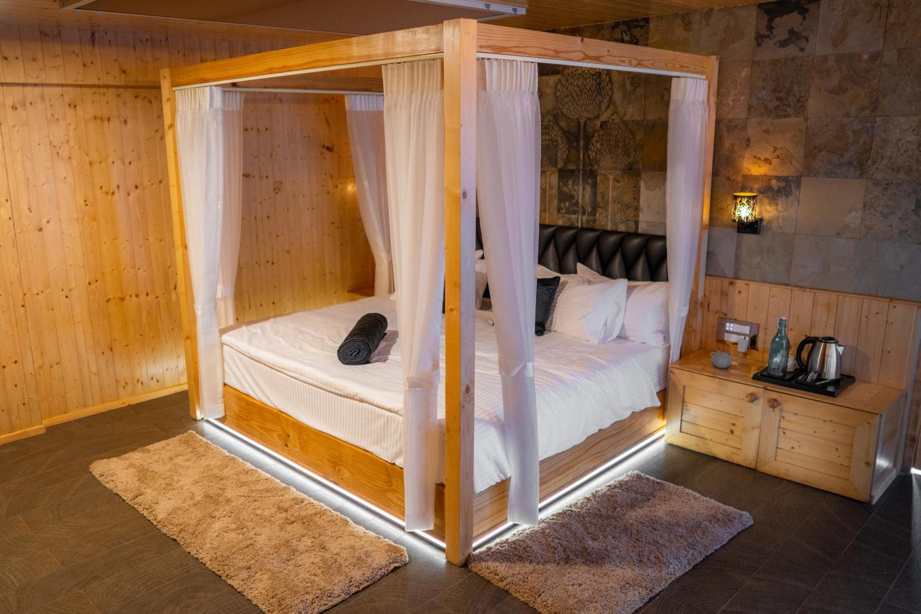 King Room with Balcony photo 1