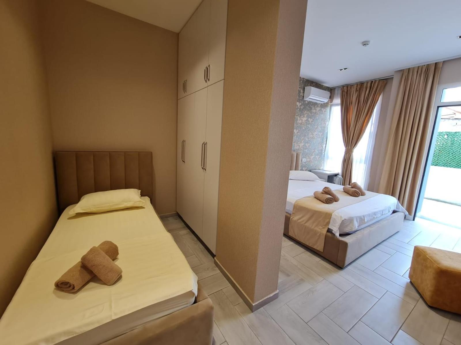 Deluxe Room (1 adult + 1 child)
