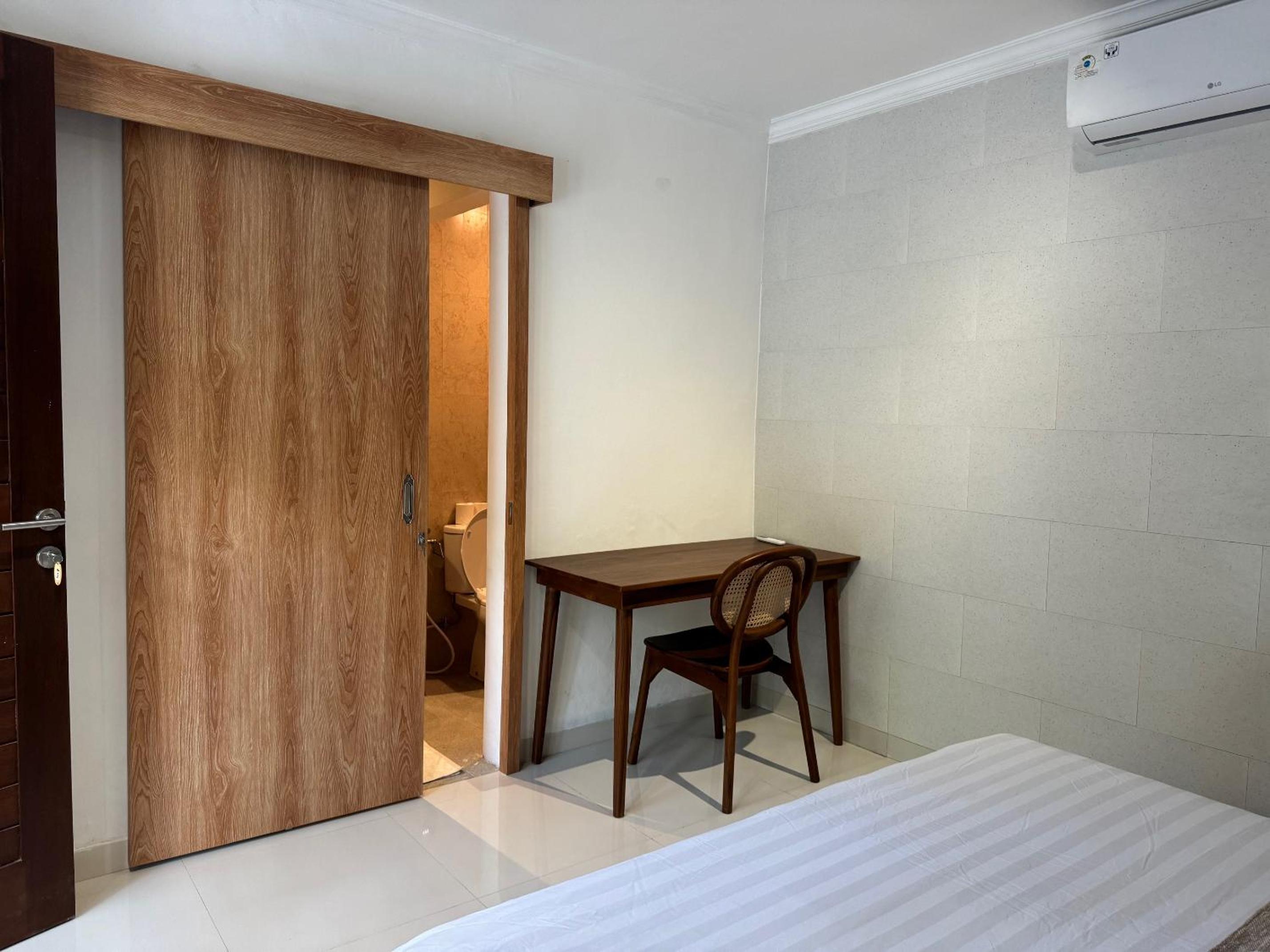 Double Room with Patio - Photo 6