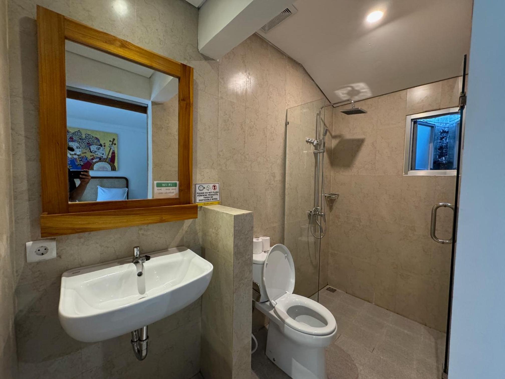 Double Room with Patio - Photo 8