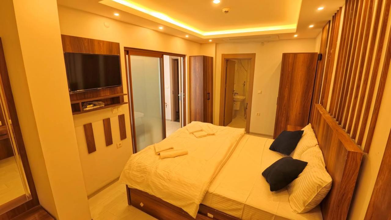 One-Bedroom Apartment photo 1