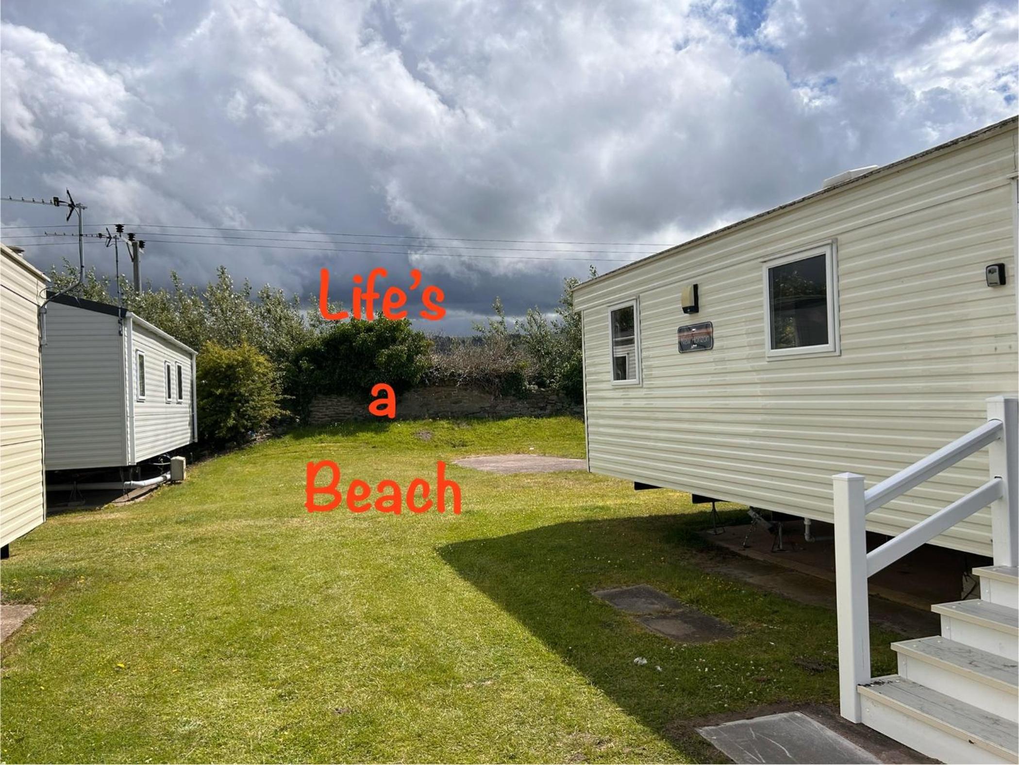 Three-Bedroom House photo 2