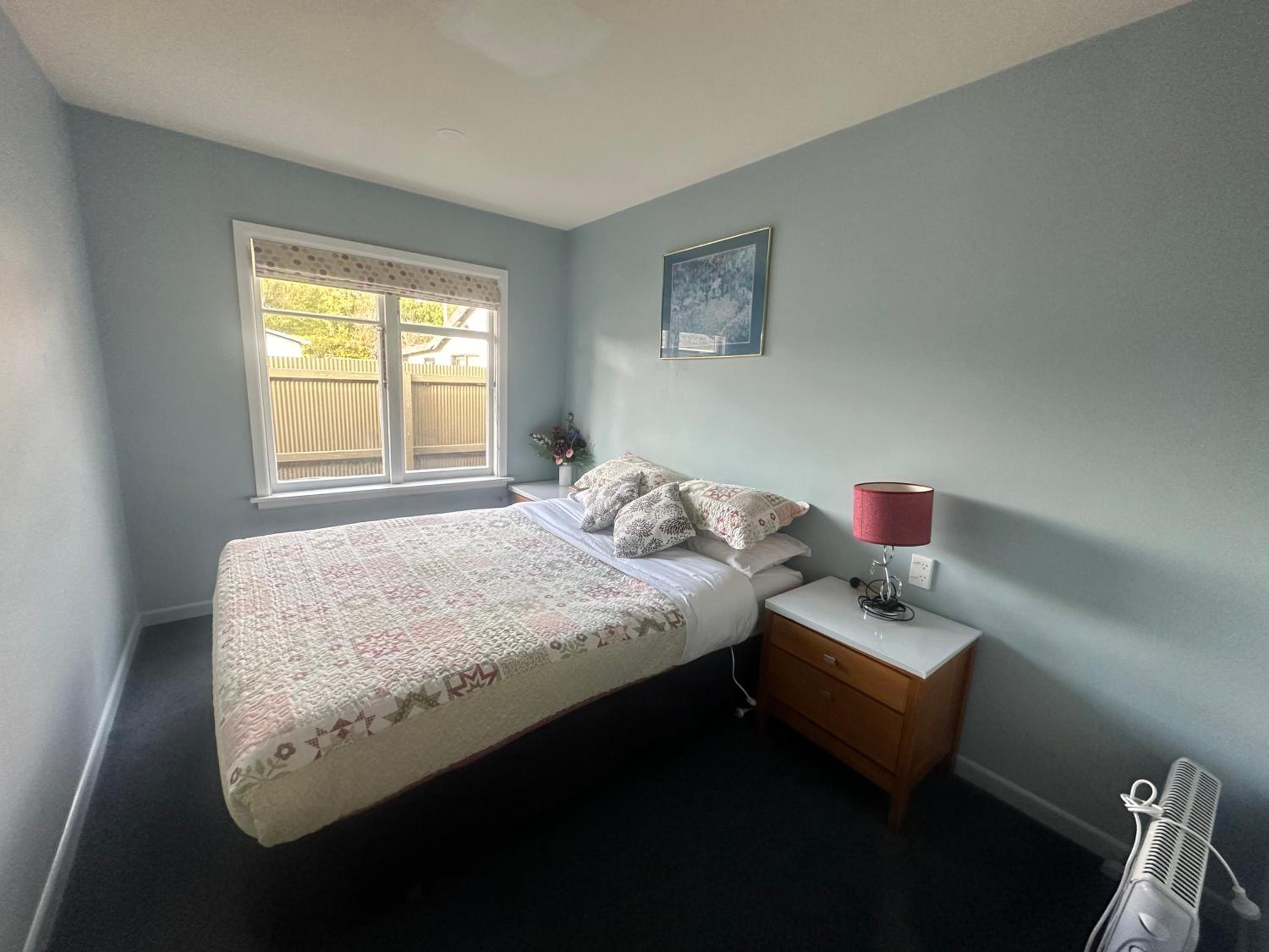 Five-Bedroom House - Photo 33