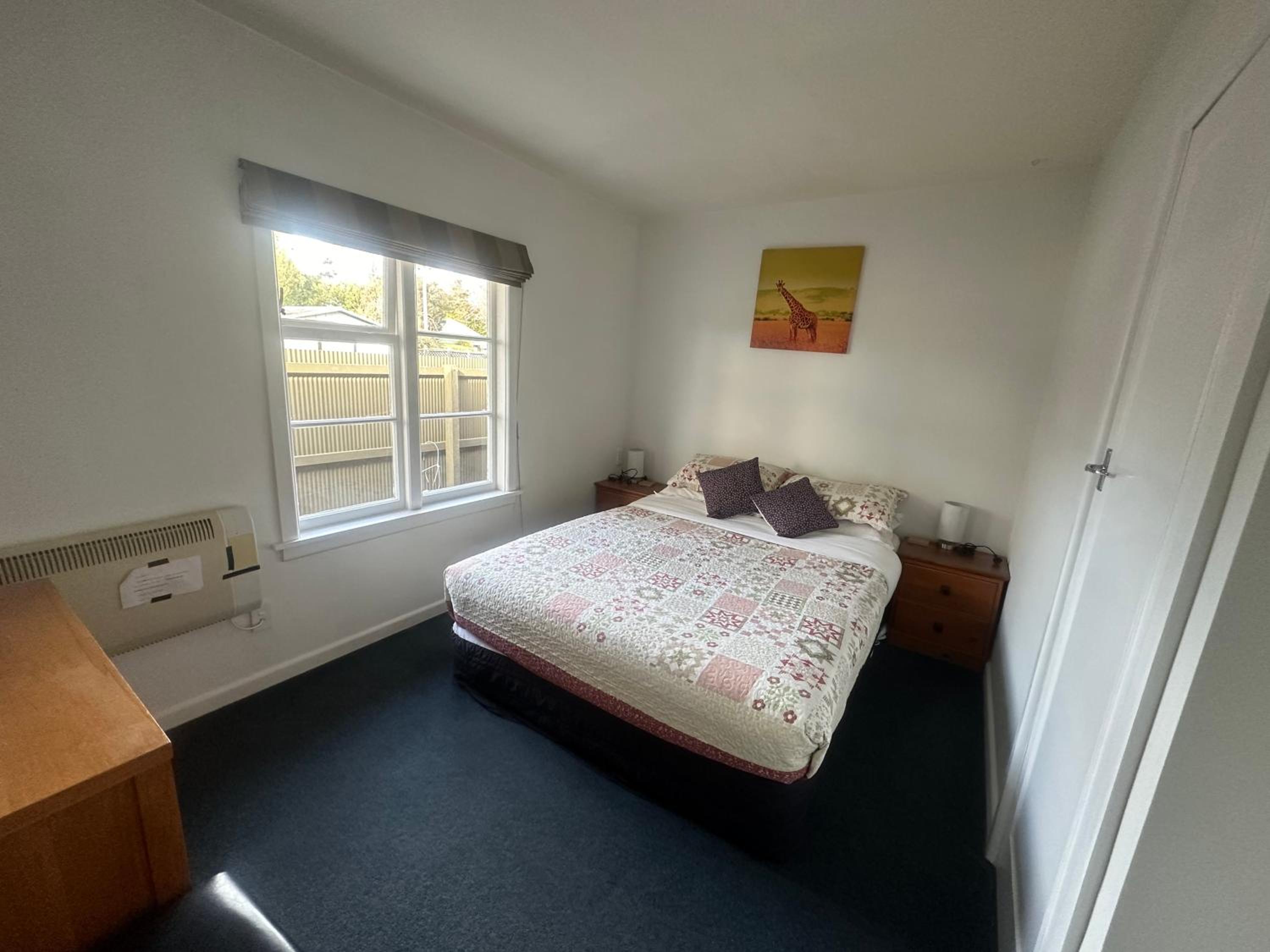 Five-Bedroom House - Photo 31