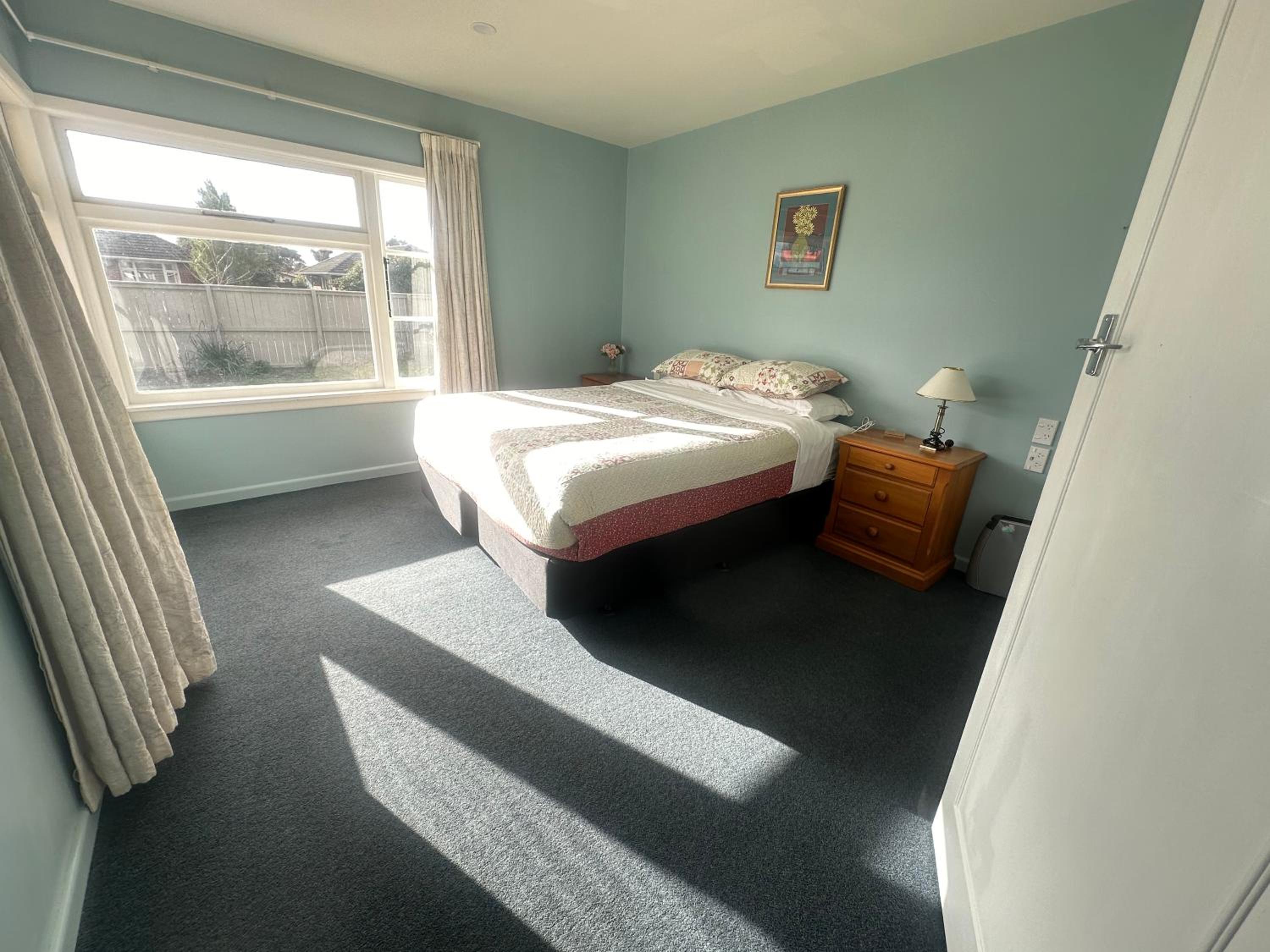 Five-Bedroom House - Photo 30
