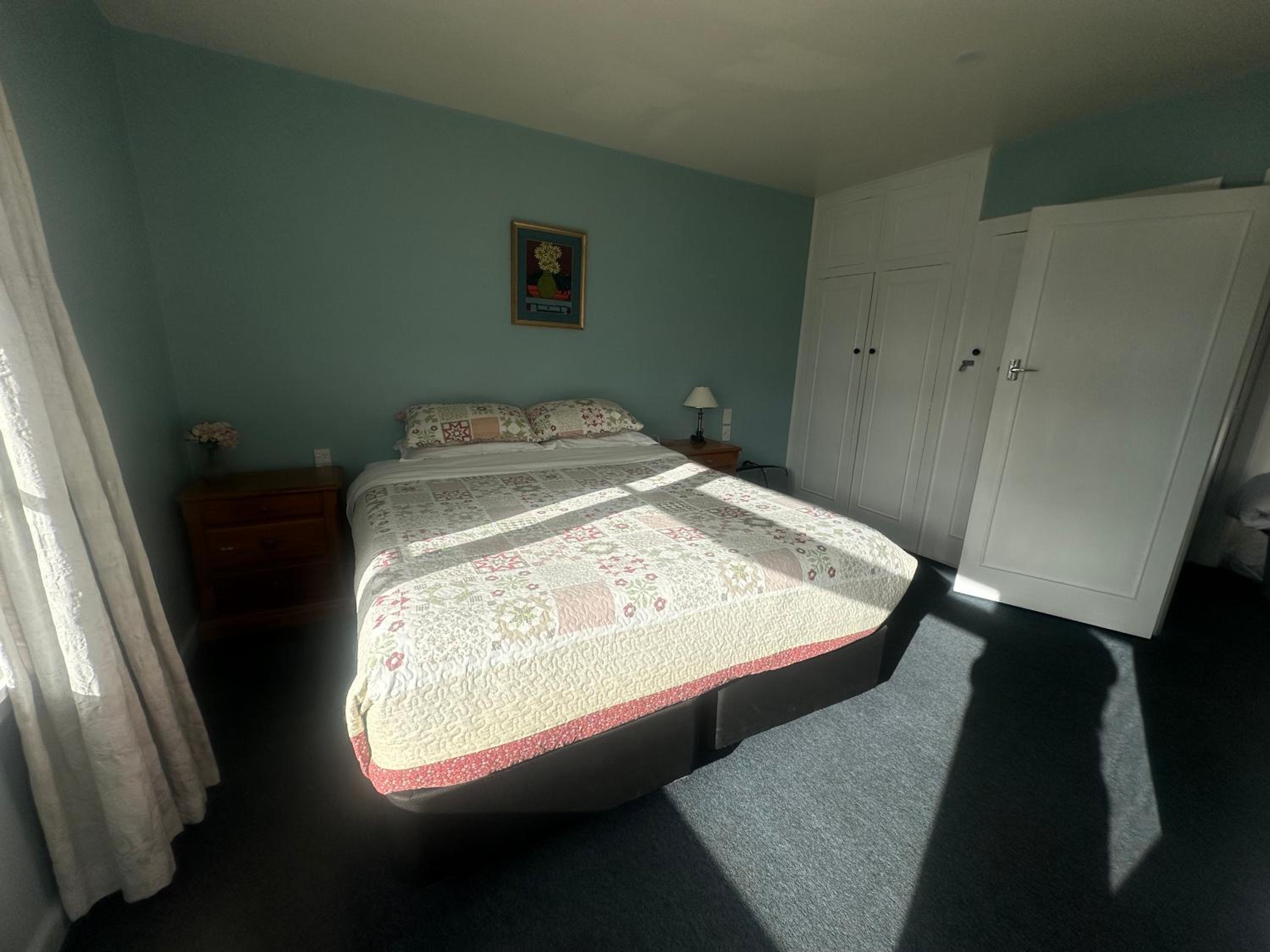 Five-Bedroom House - Photo 29