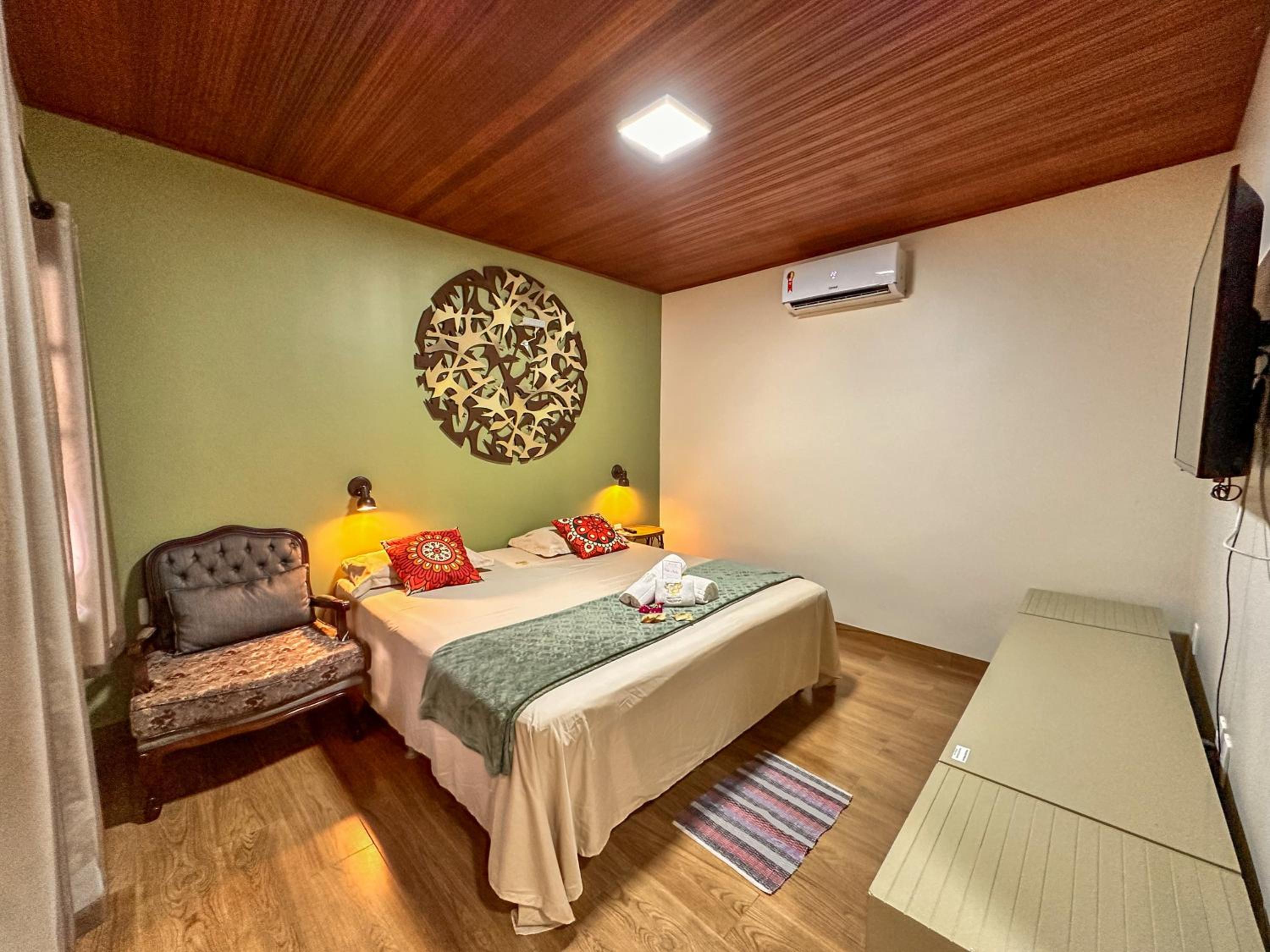 Deluxe King Suite photo 1