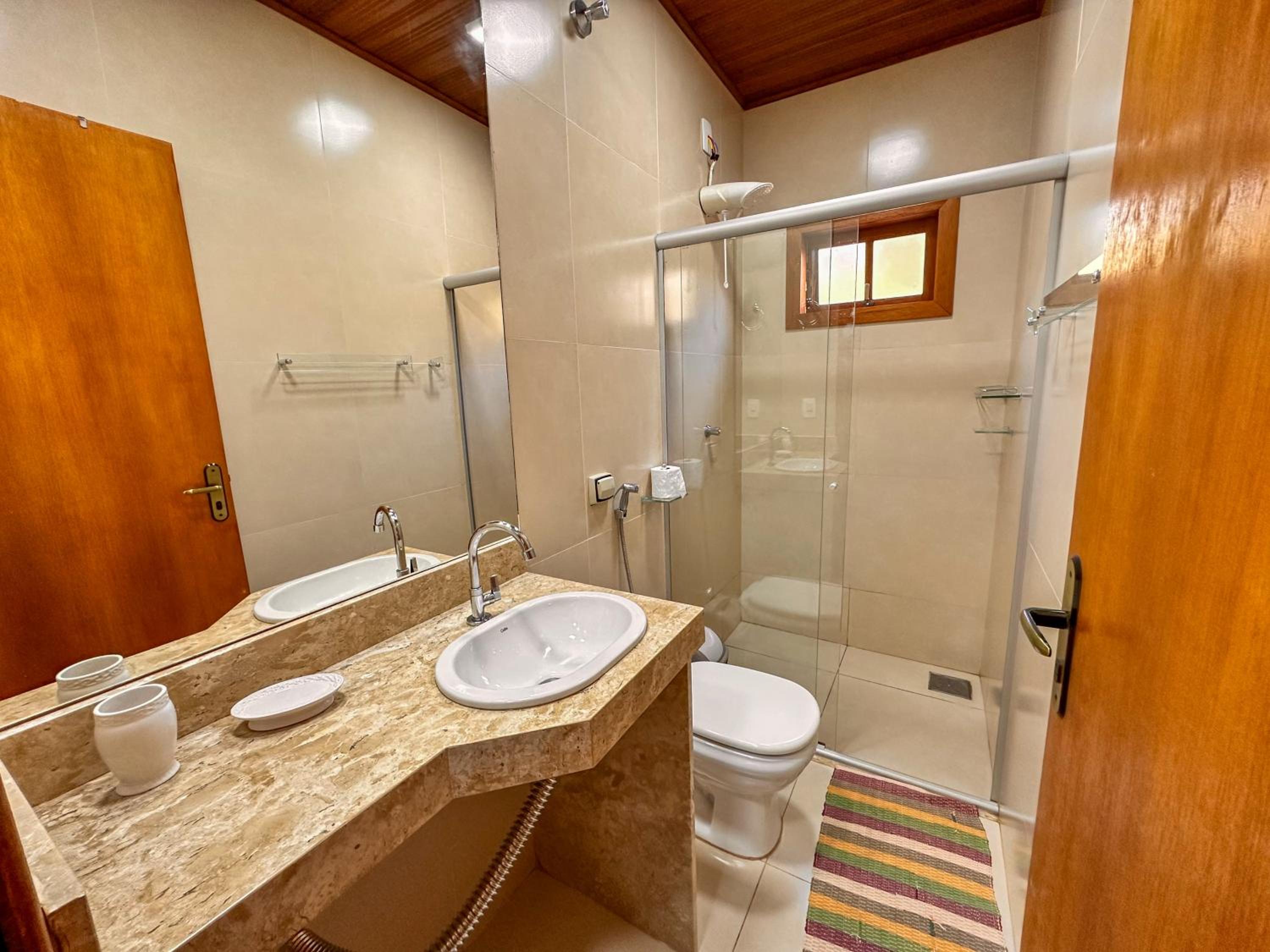 Deluxe King Suite photo 3