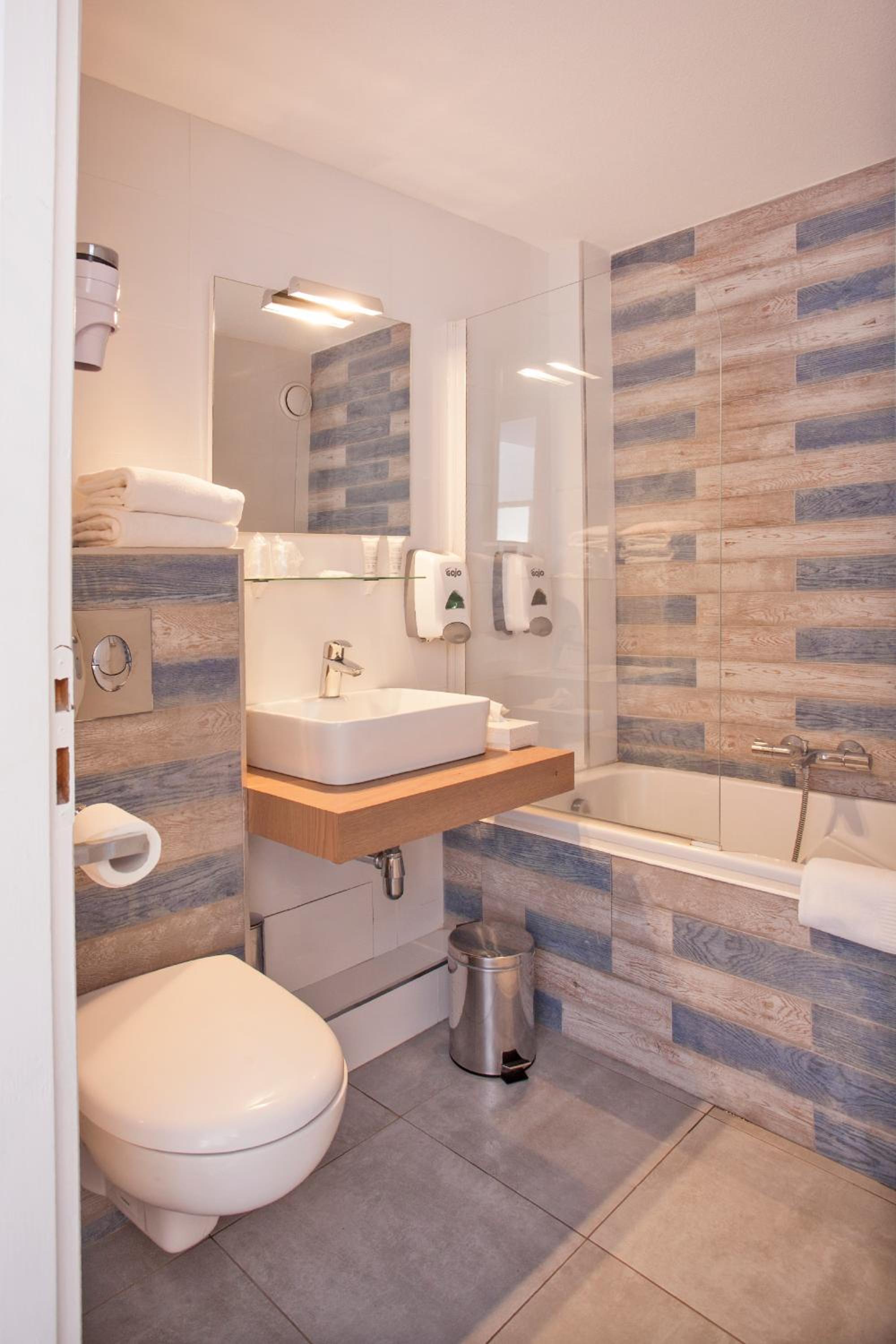 Twin Room - Photo 4