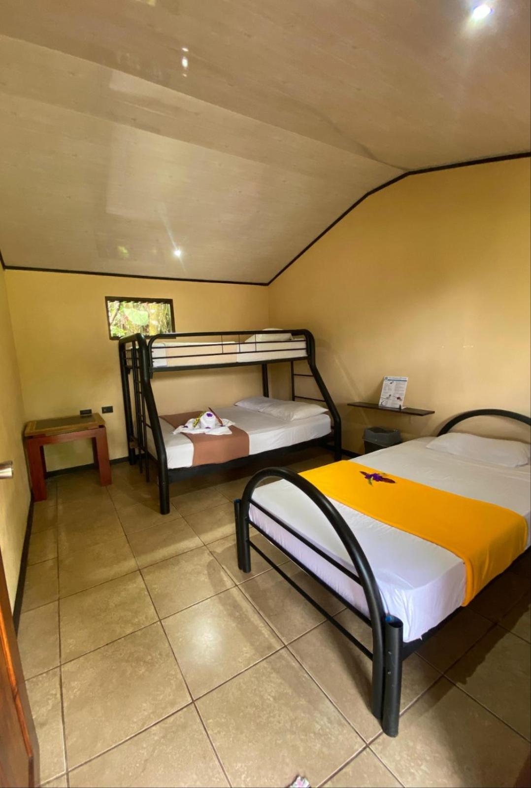 Quadruple Room With Shared Bathroom photo 1