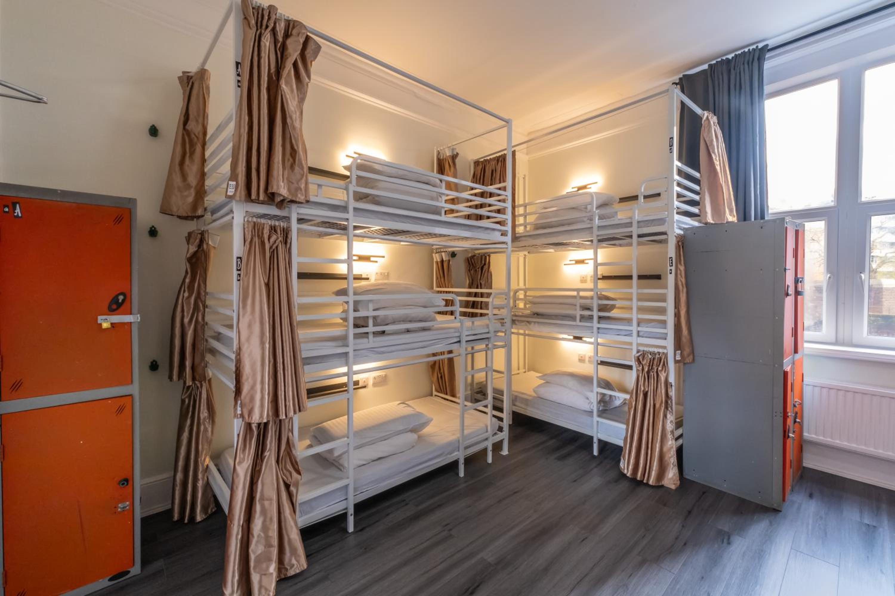 Bed in 12-Bed Mixed Dormitory Room photo 2