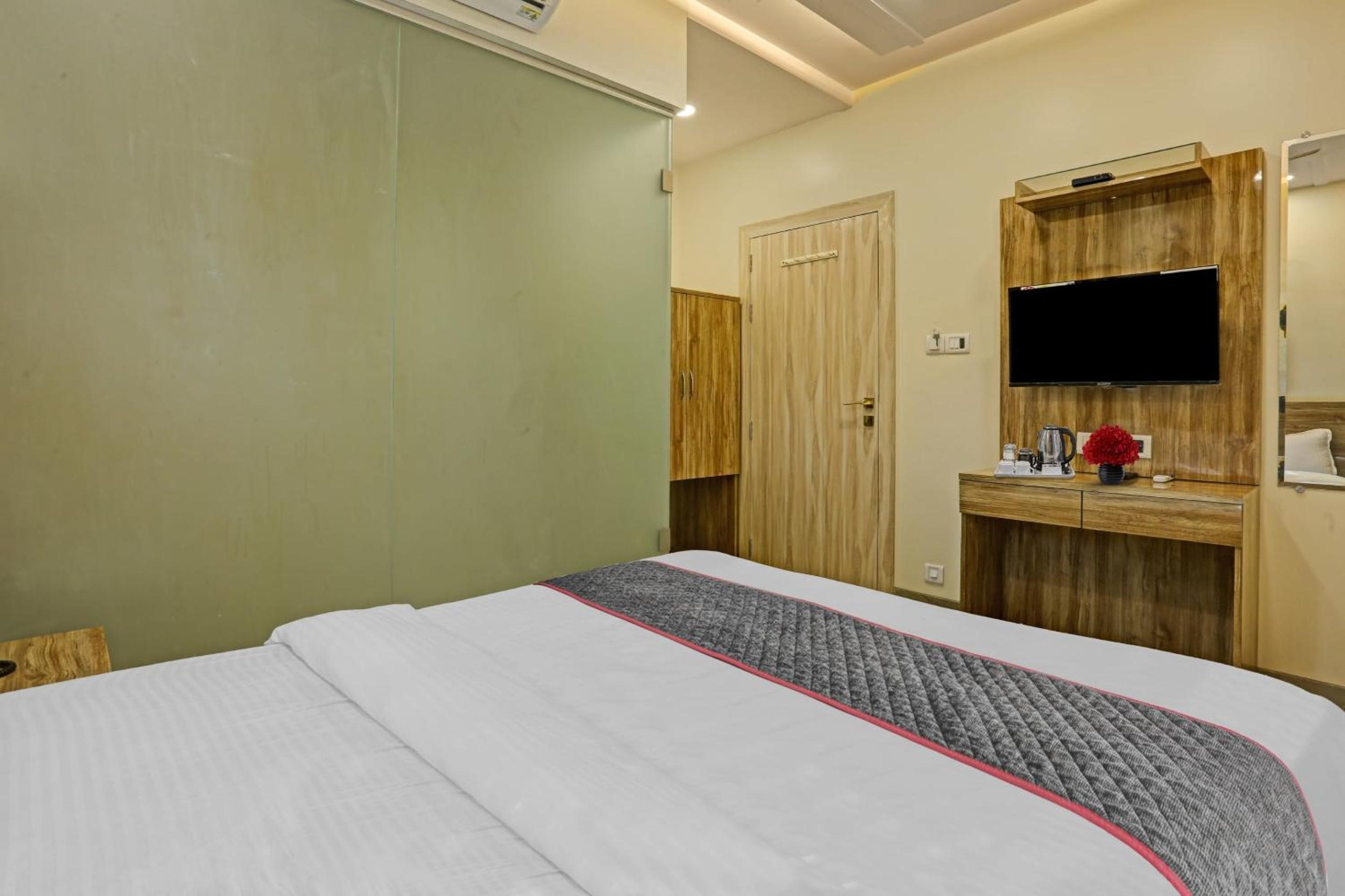 Classic Triple Room - Photo 13