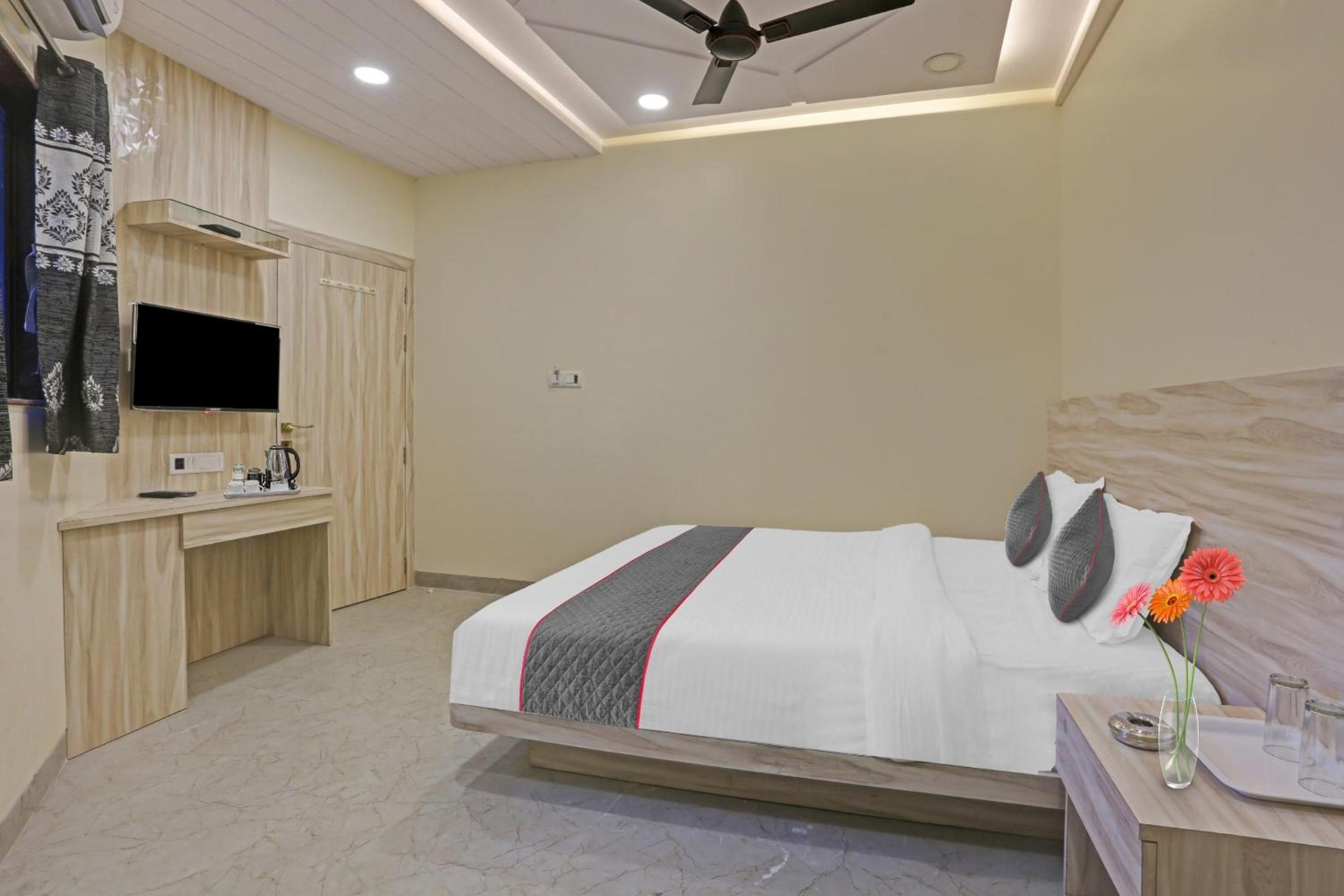 Classic Triple Room - Photo 19