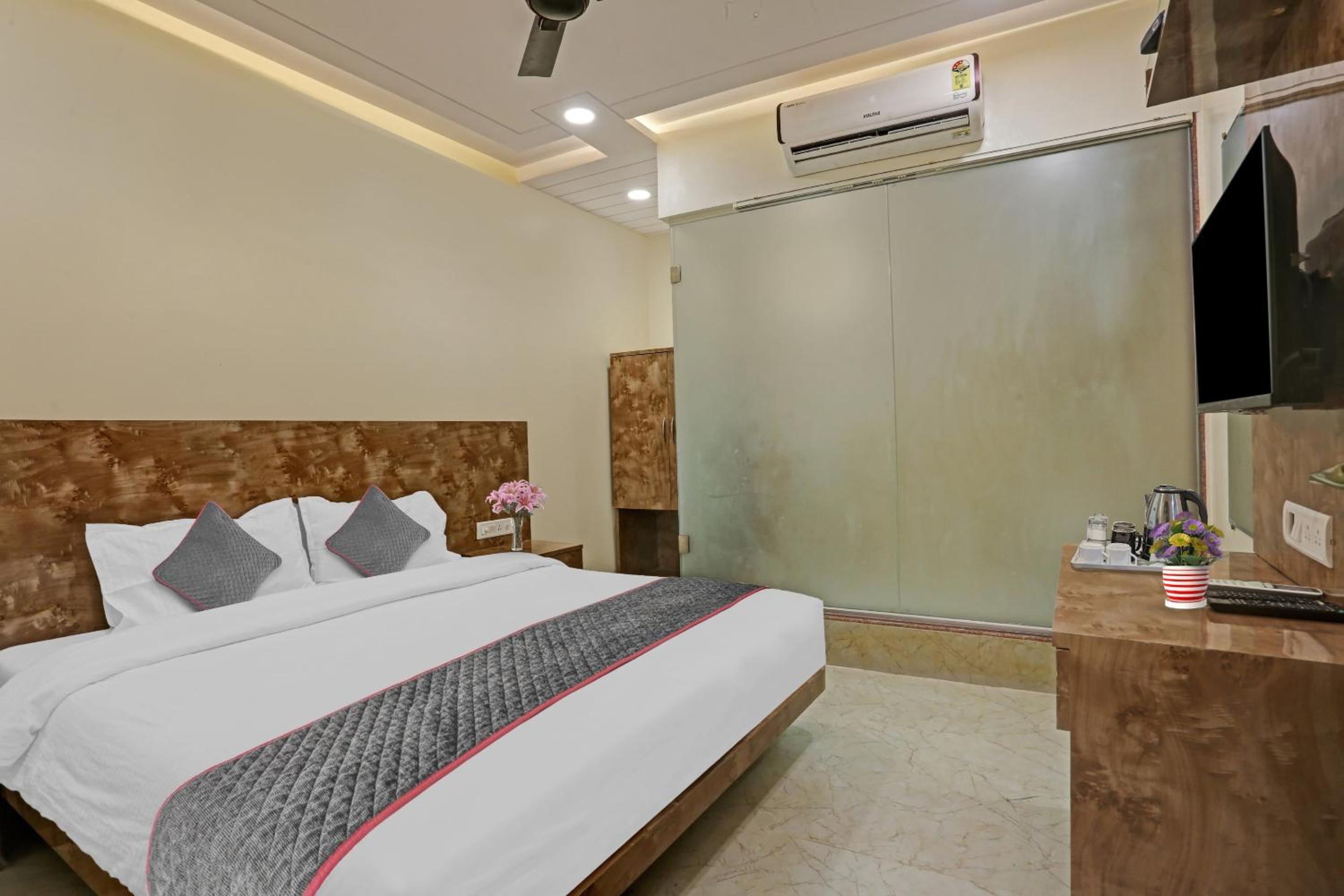 Classic Triple Room - Photo 11