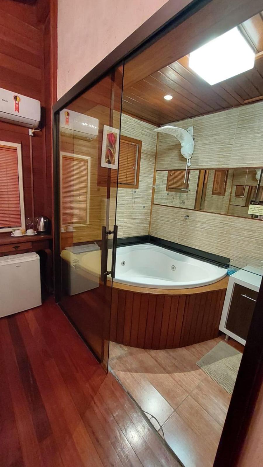 King Suite with Spa Bath photo 2