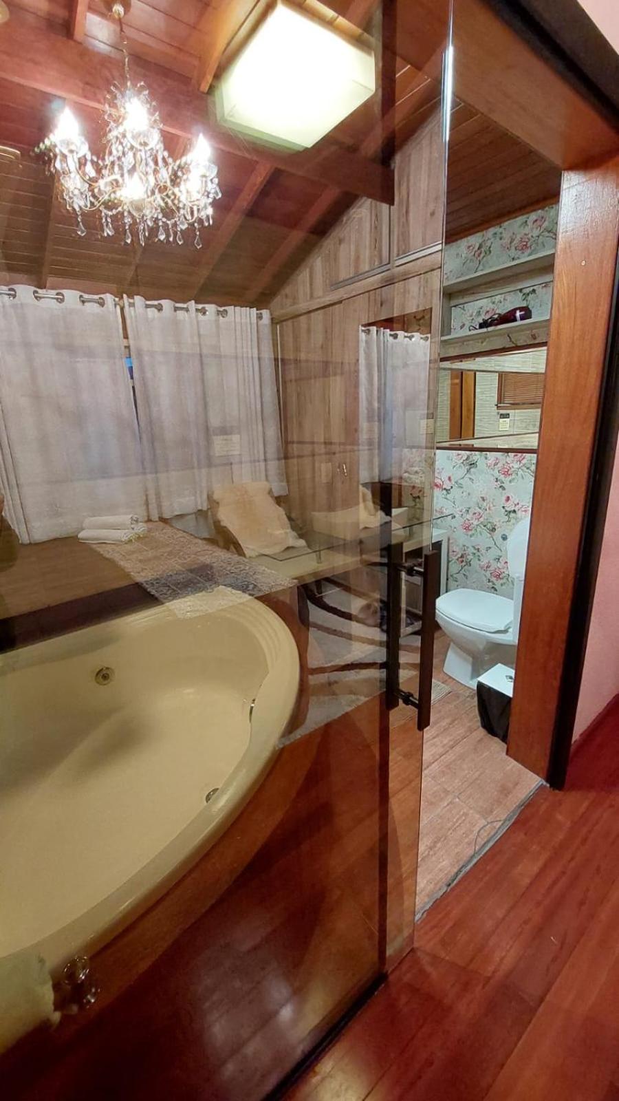 King Suite with Spa Bath photo 1