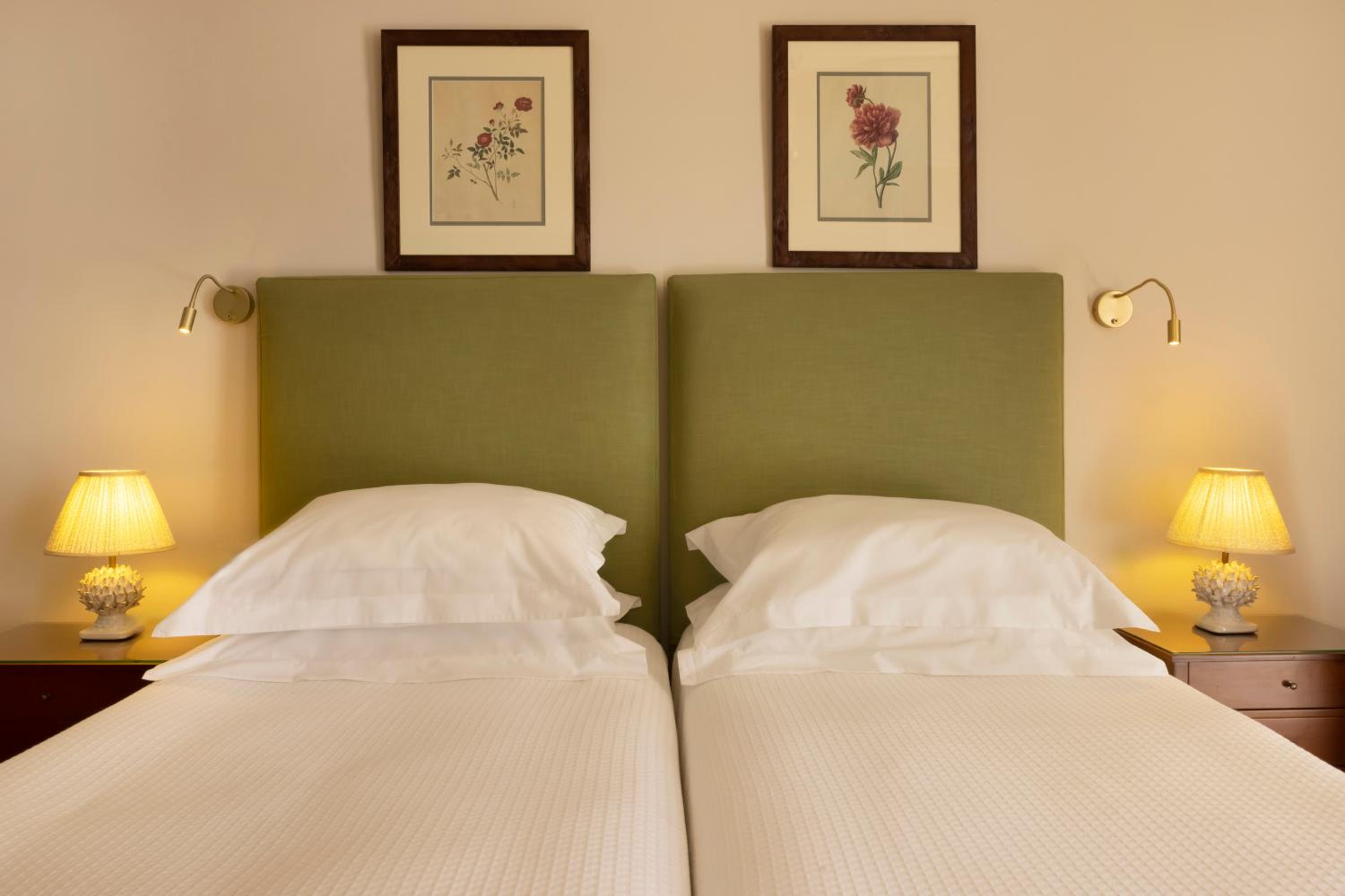 Twin Room with Sea View - Photo 8