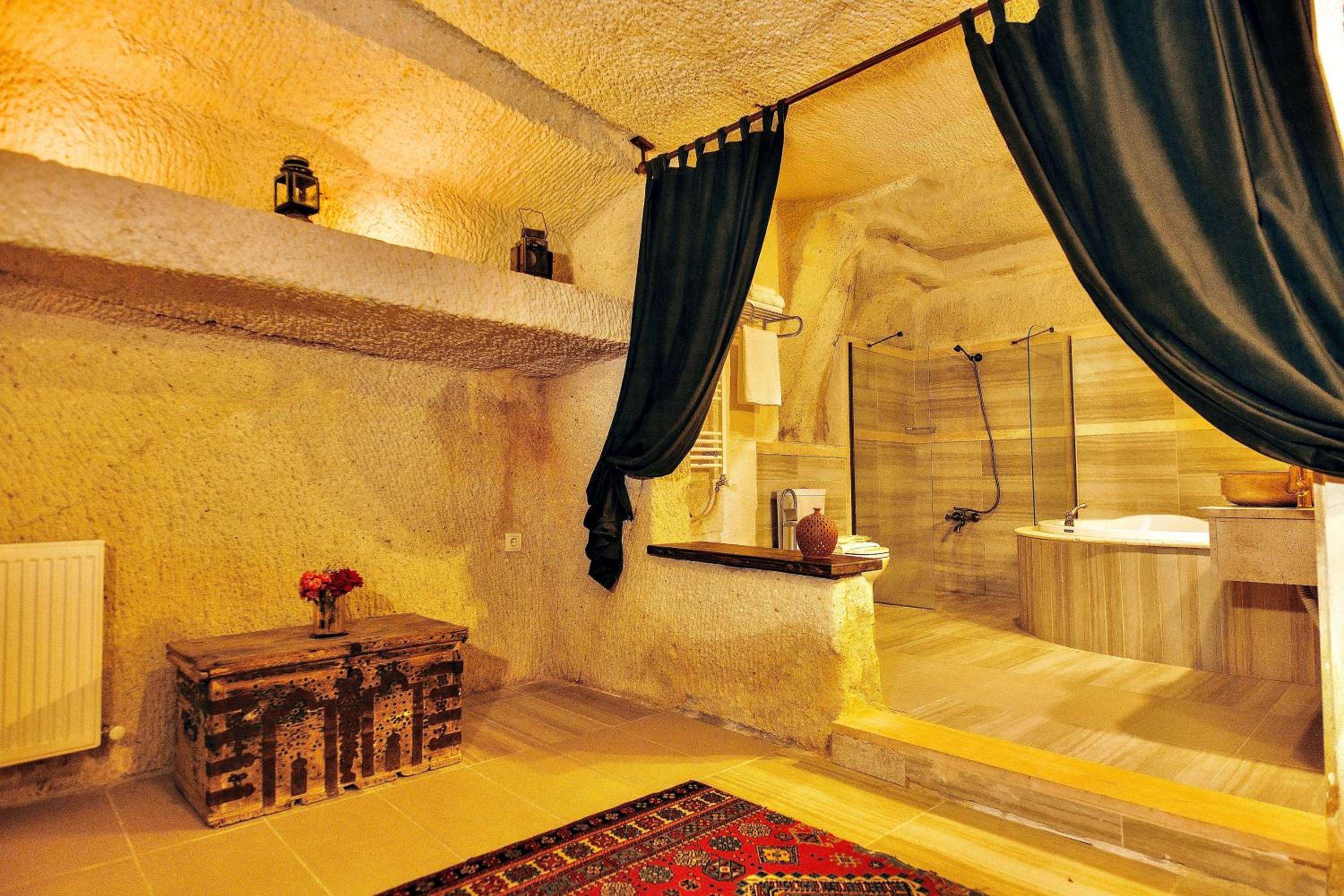 King Suite with Spa Bath photo 2