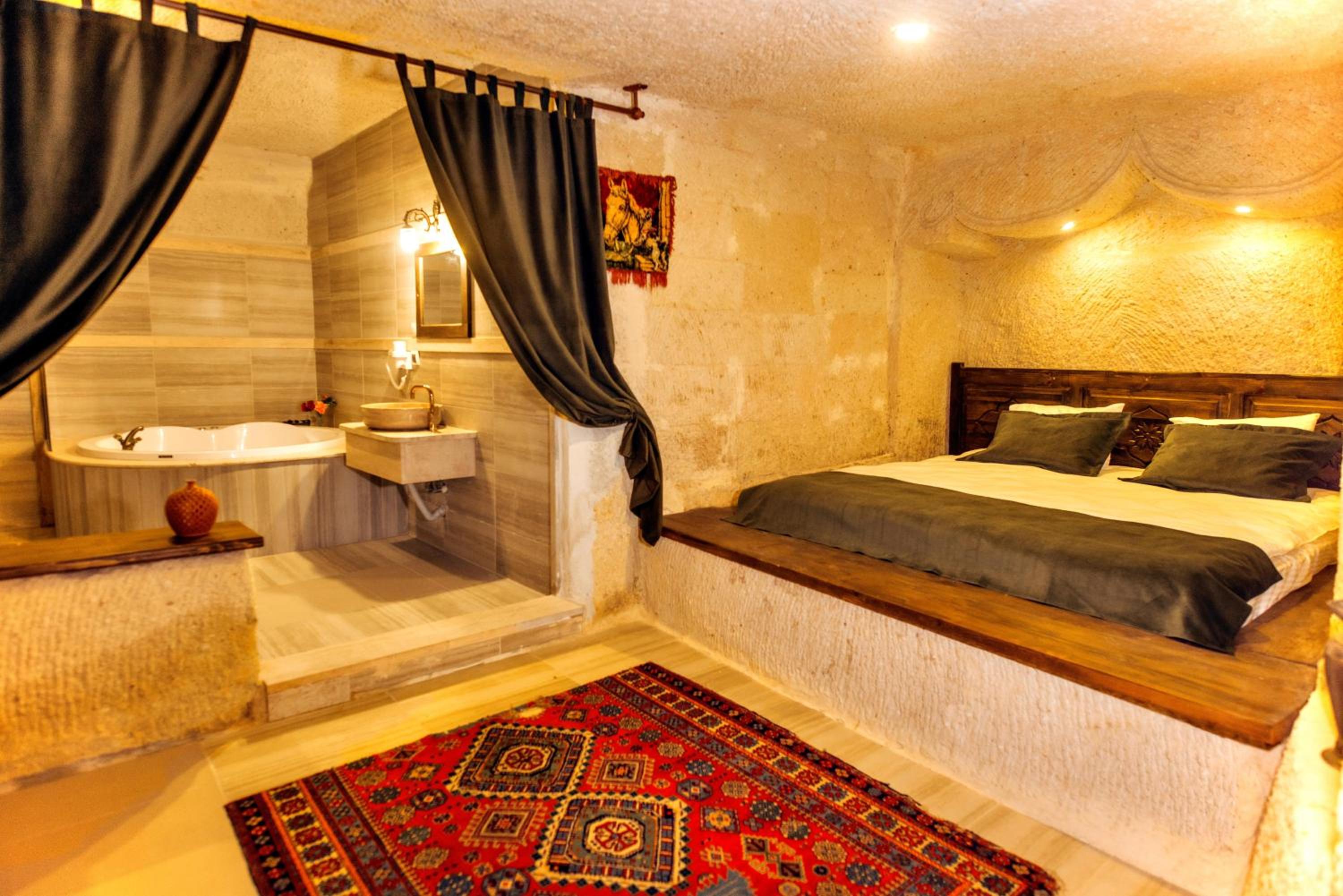 King Suite with Spa Bath photo 1
