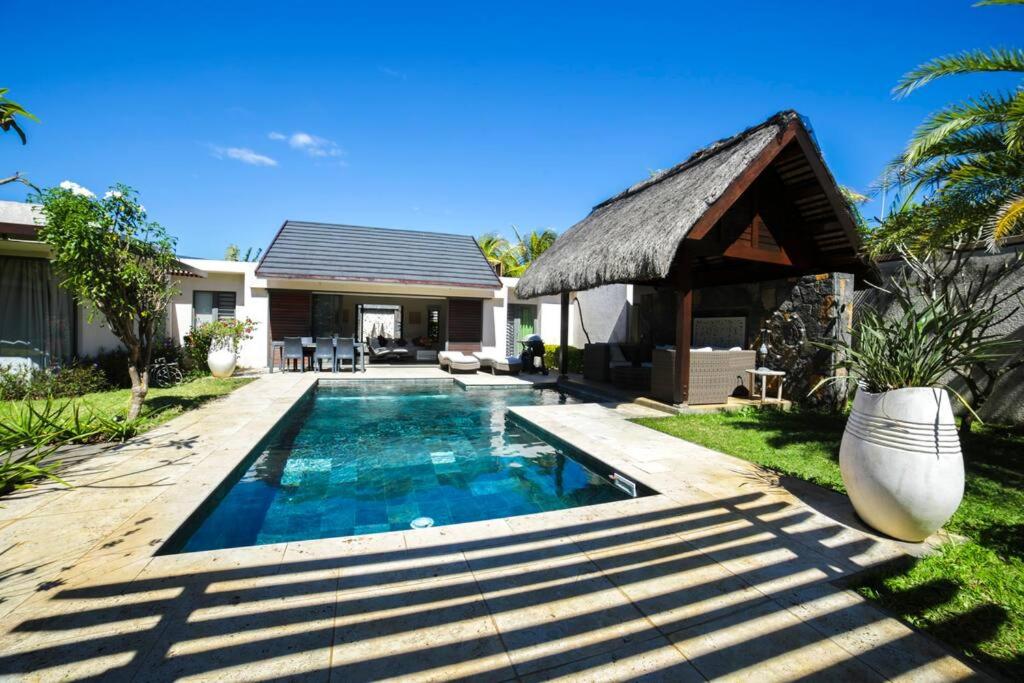 Three-Bedroom Villa photo 3
