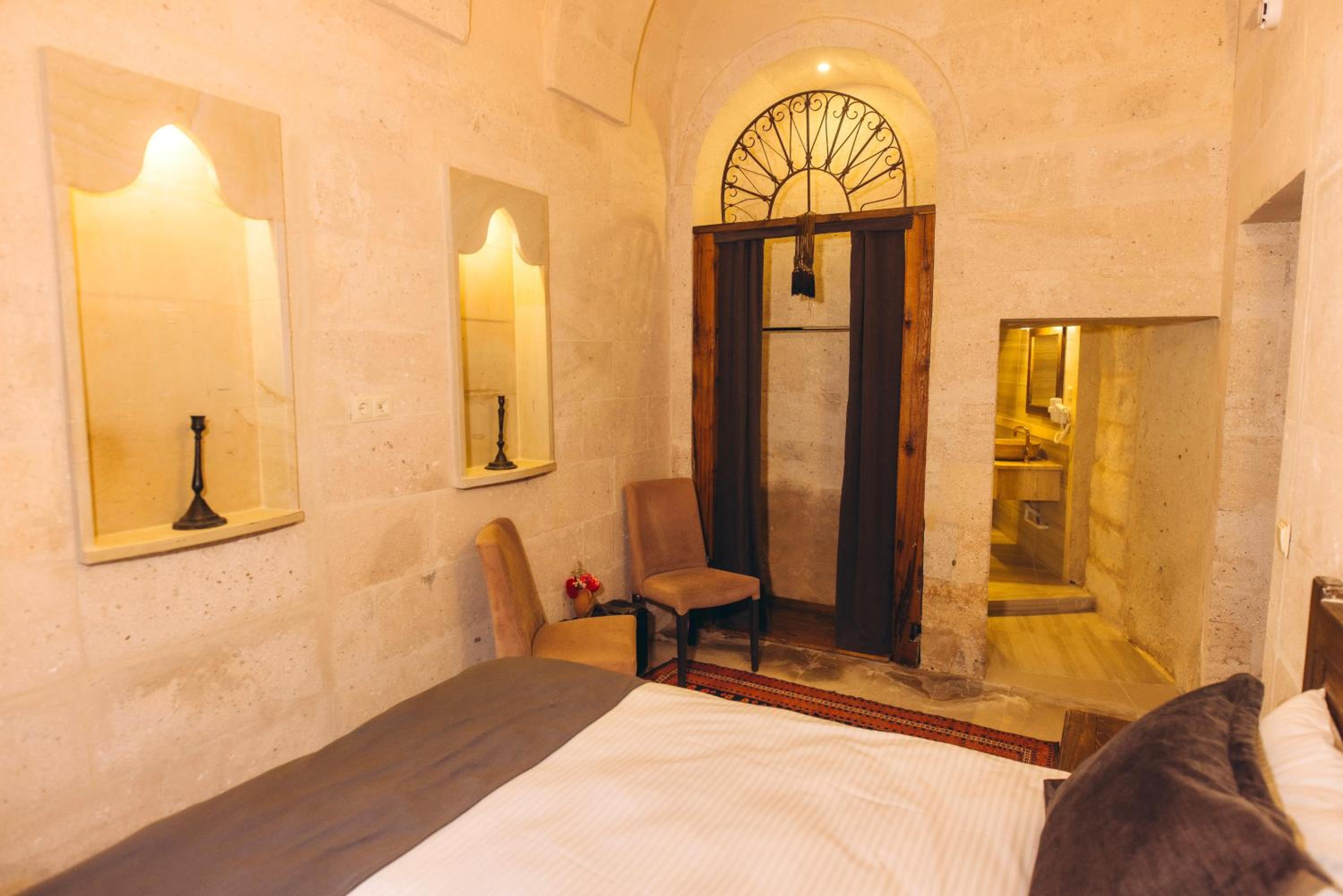 Deluxe Double Room with Bath photo 3