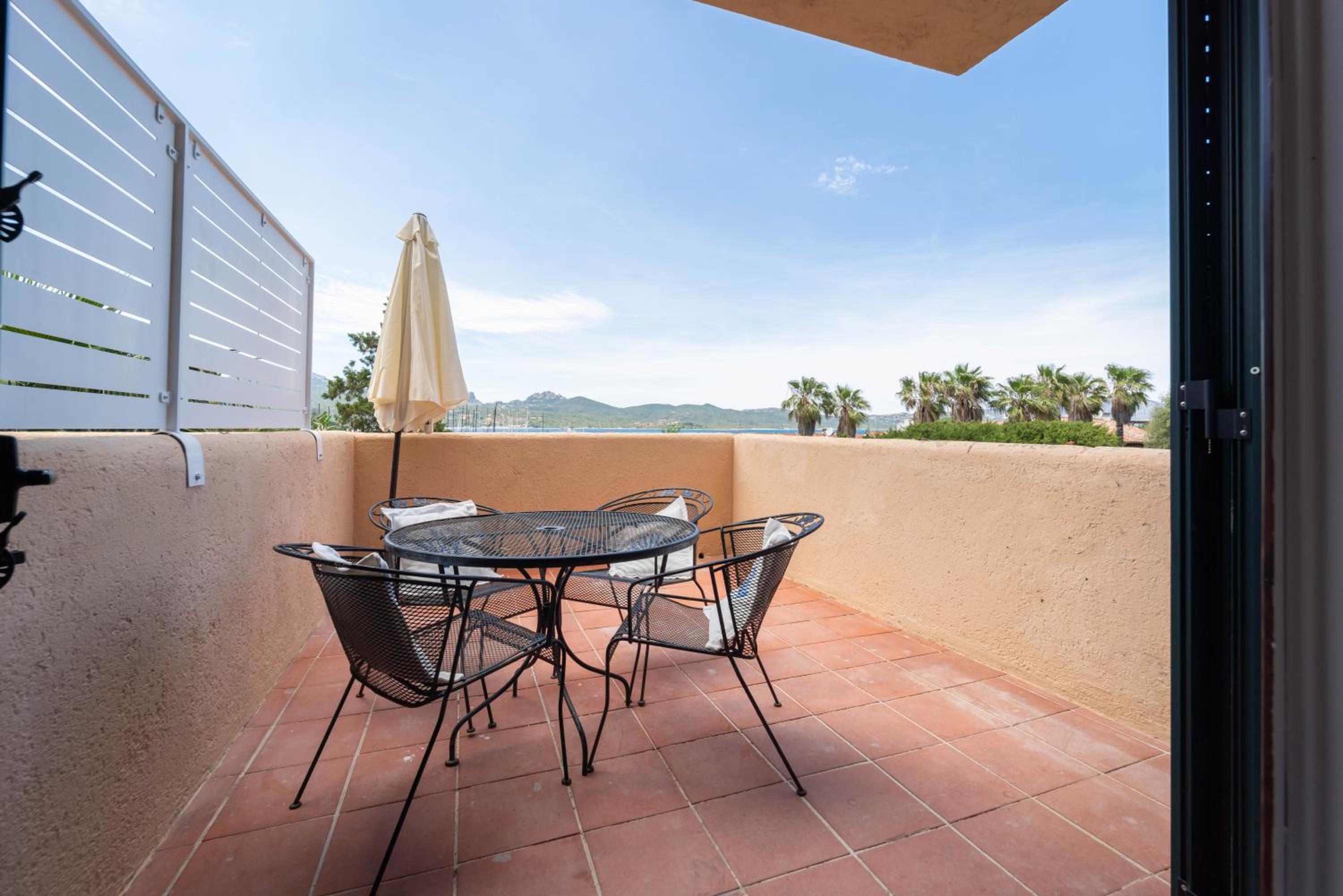 One-Bedroom Apartment With Terrace photo 2