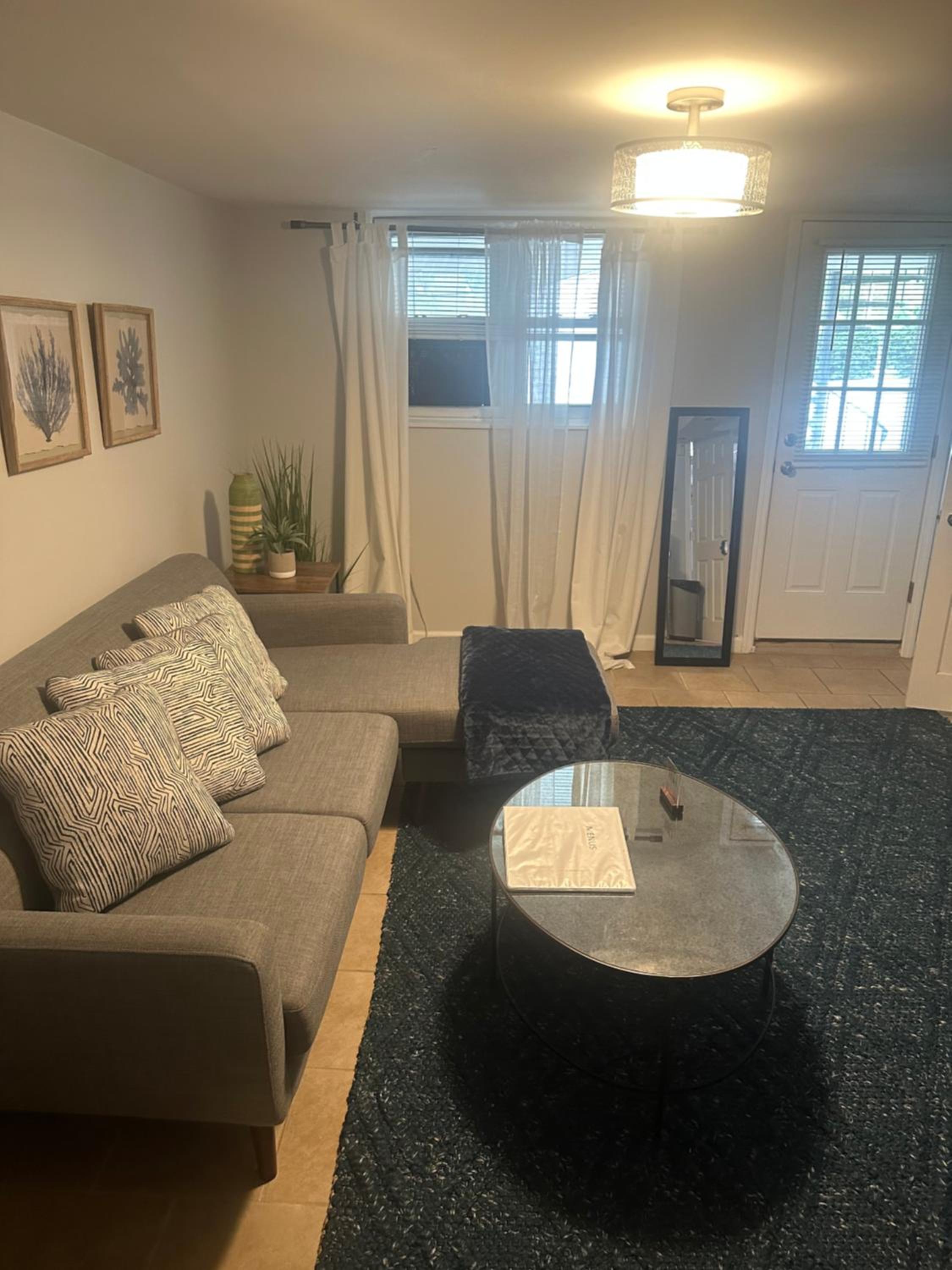 One-Bedroom Apartment photo 1