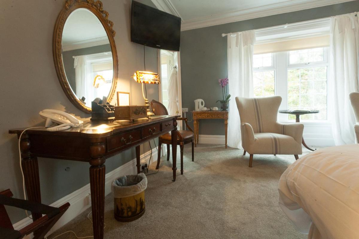 Queen Room with Garden View