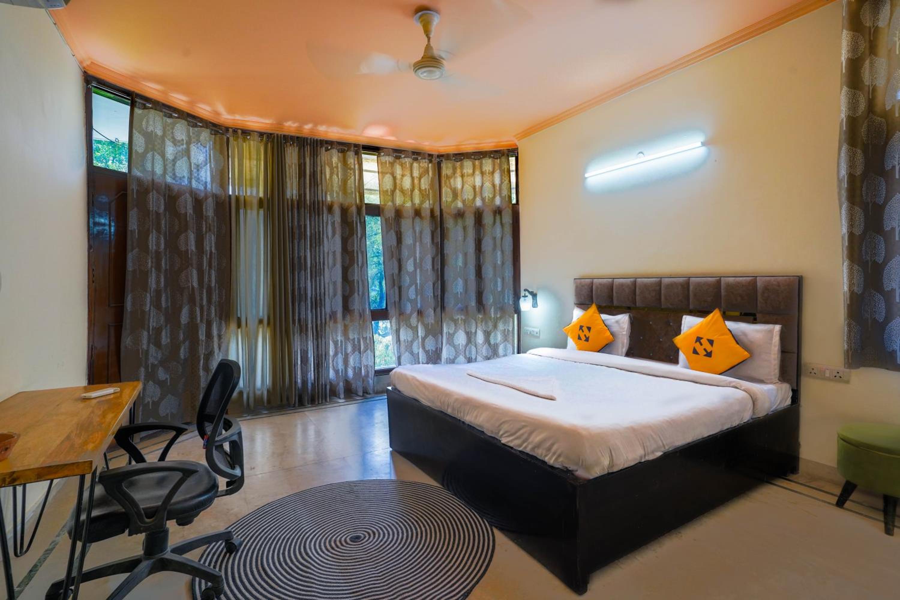 Deluxe King Room - Photo 1