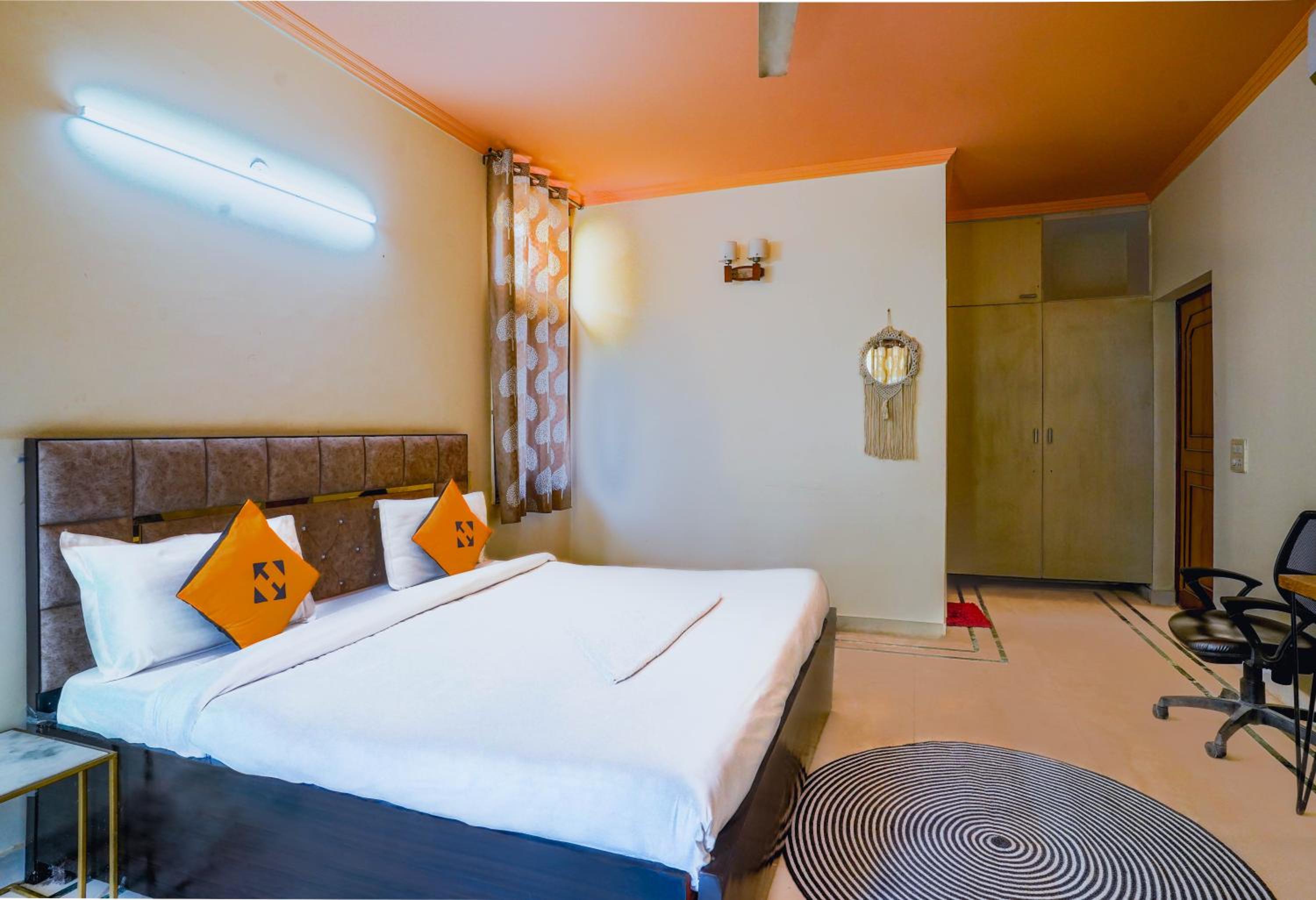 Deluxe King Room - Photo 3