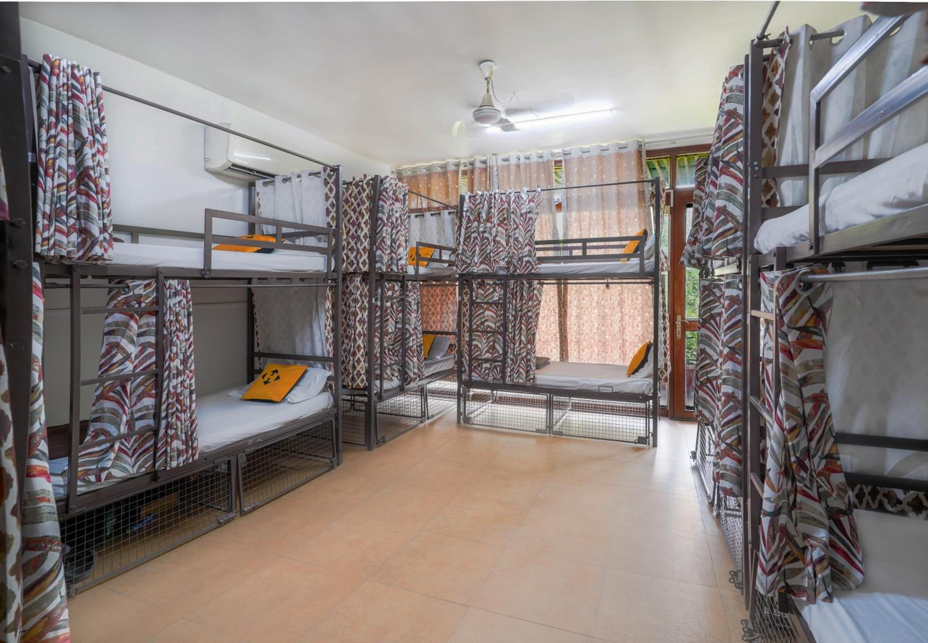 Bed in 6-Bed Mixed Dormitory Room photo 2