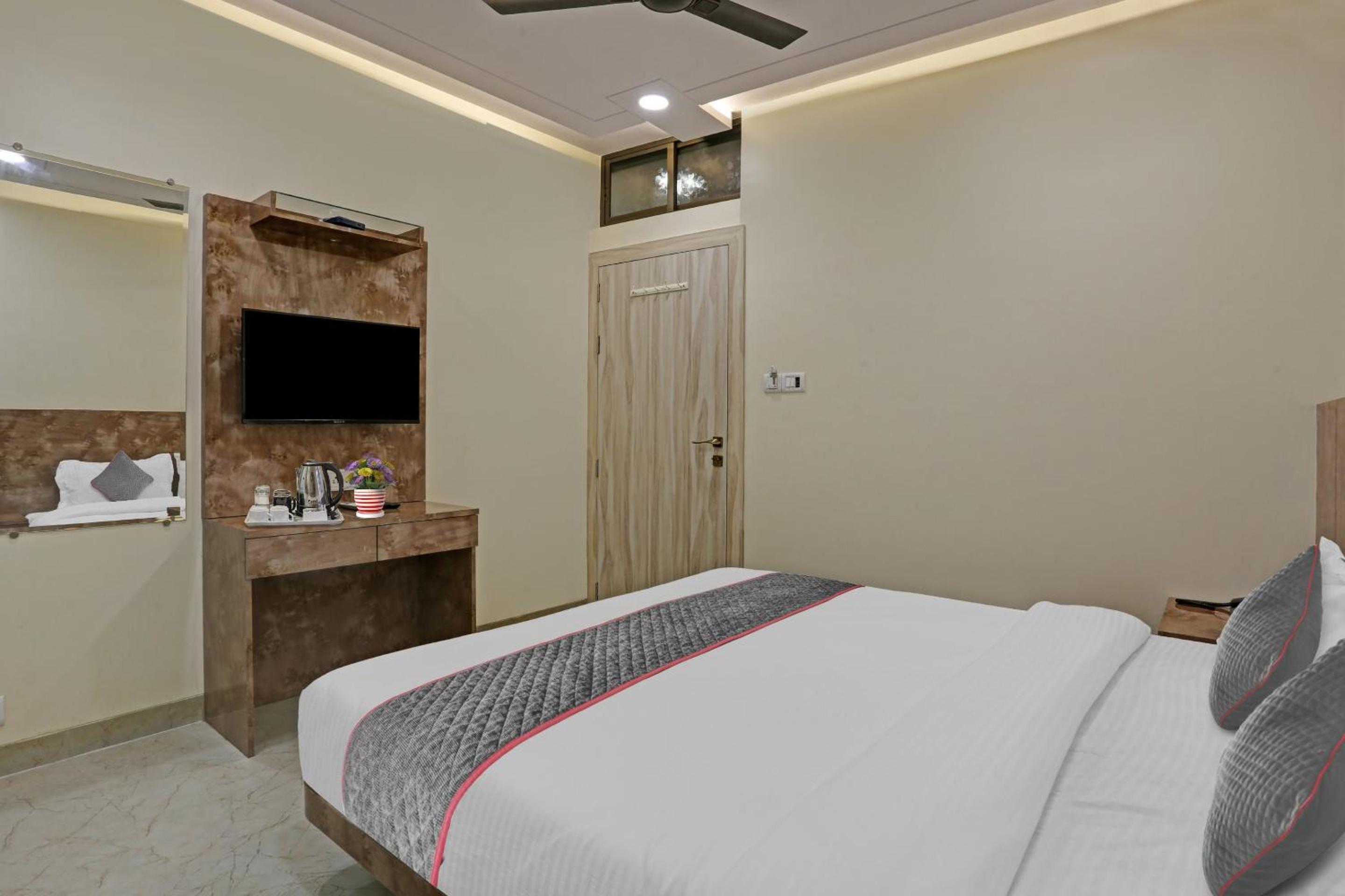 Classic Triple Room - Photo 15