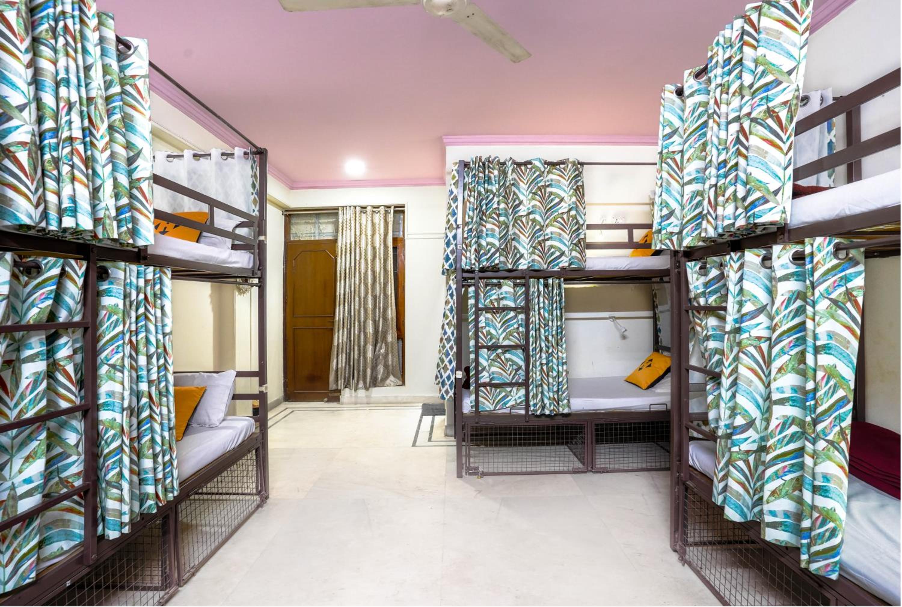Bed in 6-Bed Female Dormitory Room photo 3