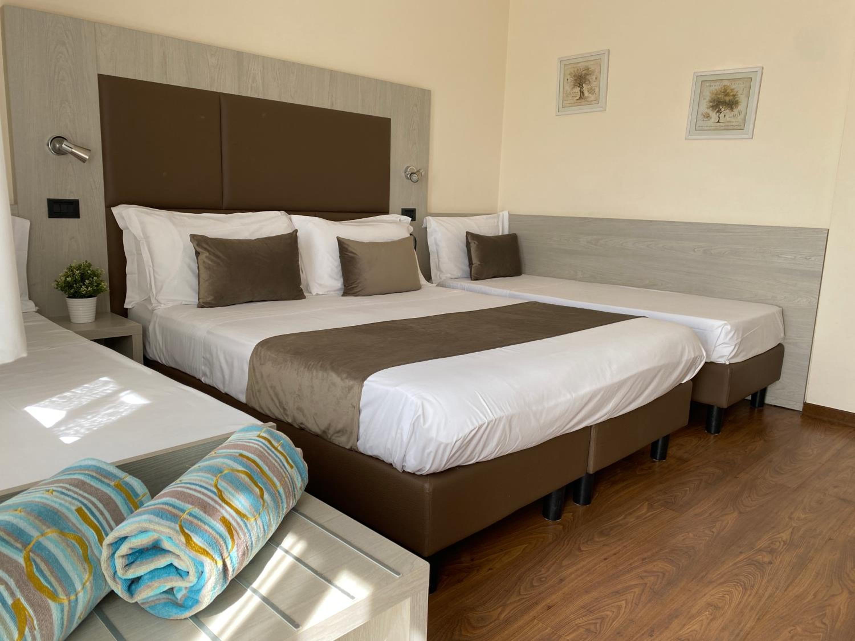 Superior Quadruple Room - Photo 1