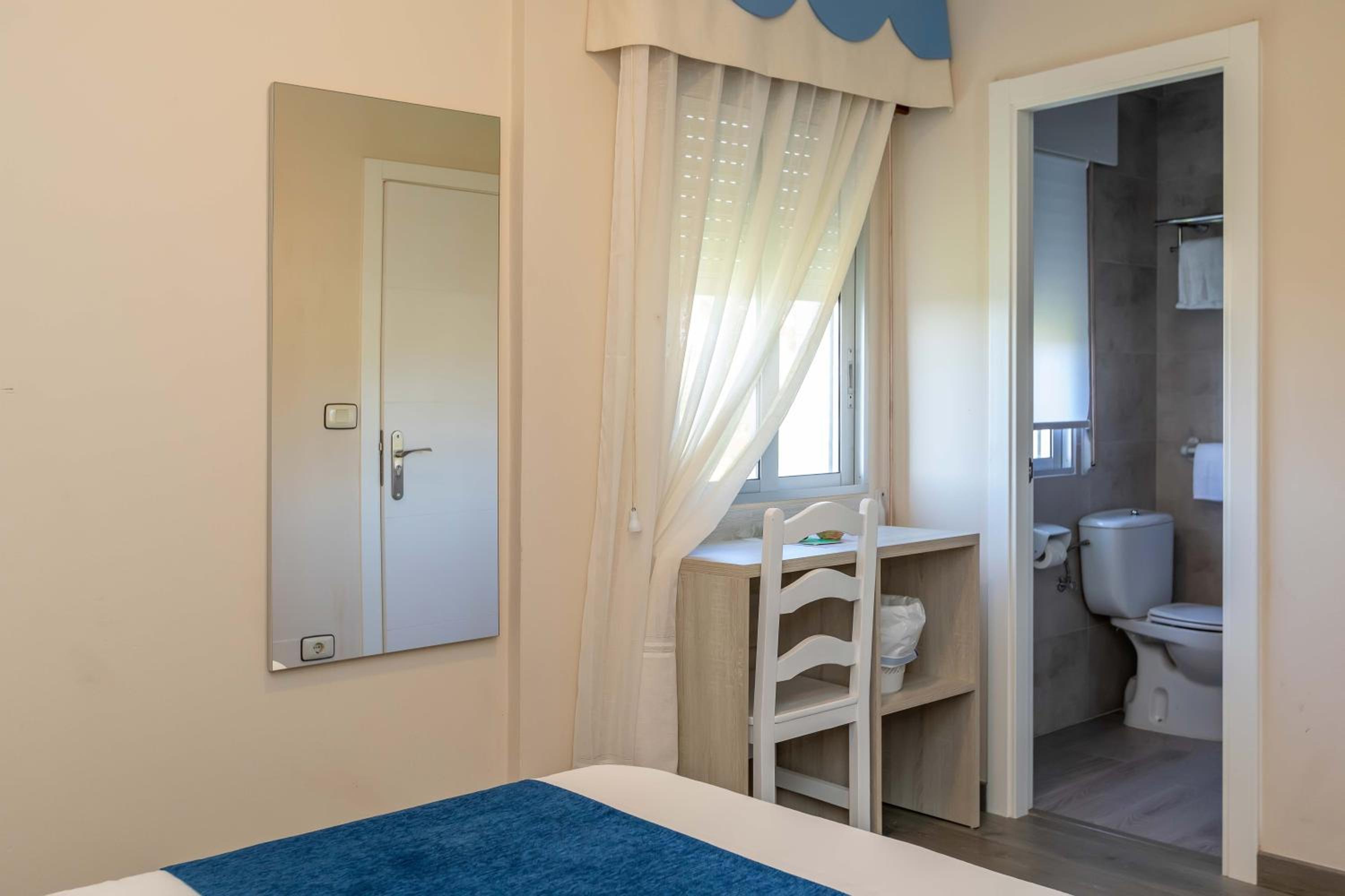 Small Single Room photo 3