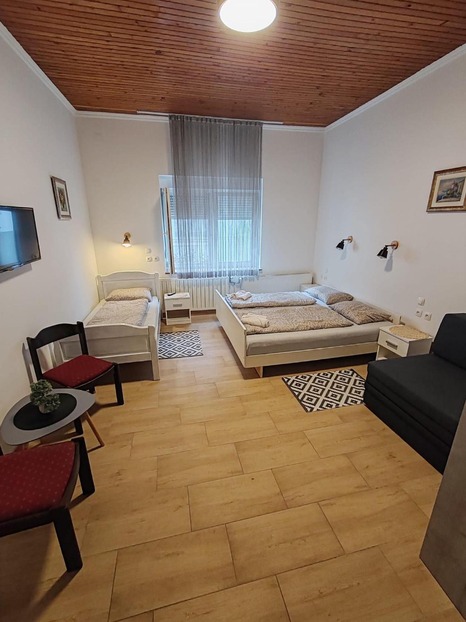 Triple Room - Photo 6