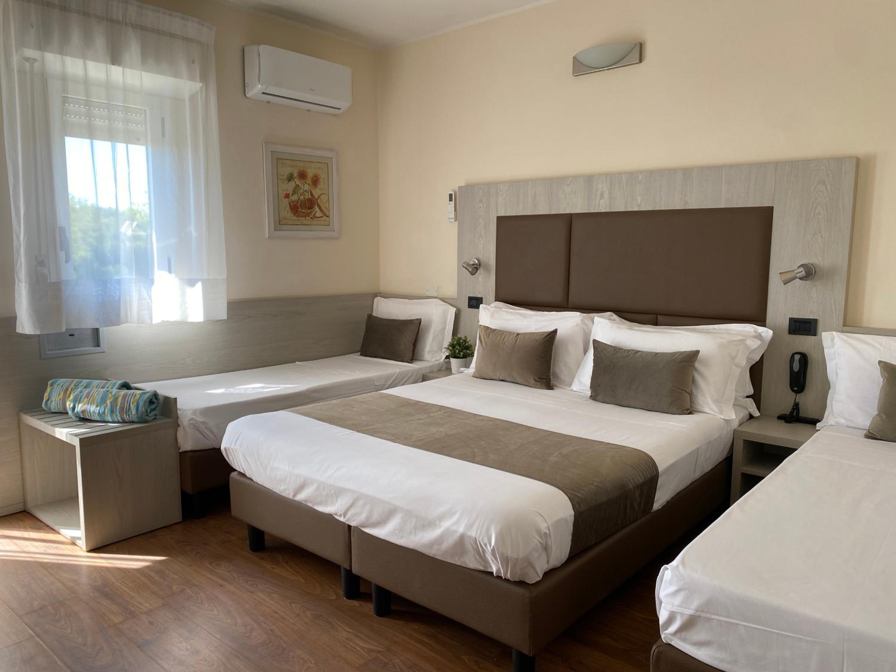 Superior Quadruple Room - Photo 2